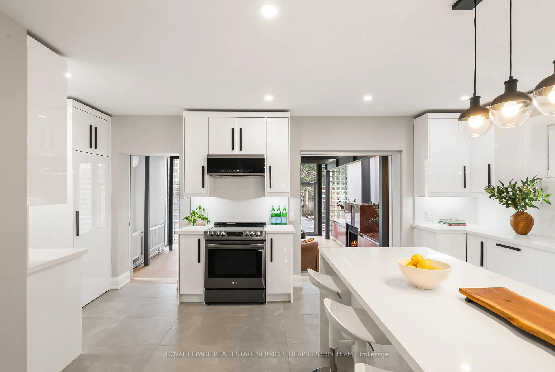 Photo 14 of 335 St Clair Avenue E, Toronto, Rosedale-Moore Park — HOMEH