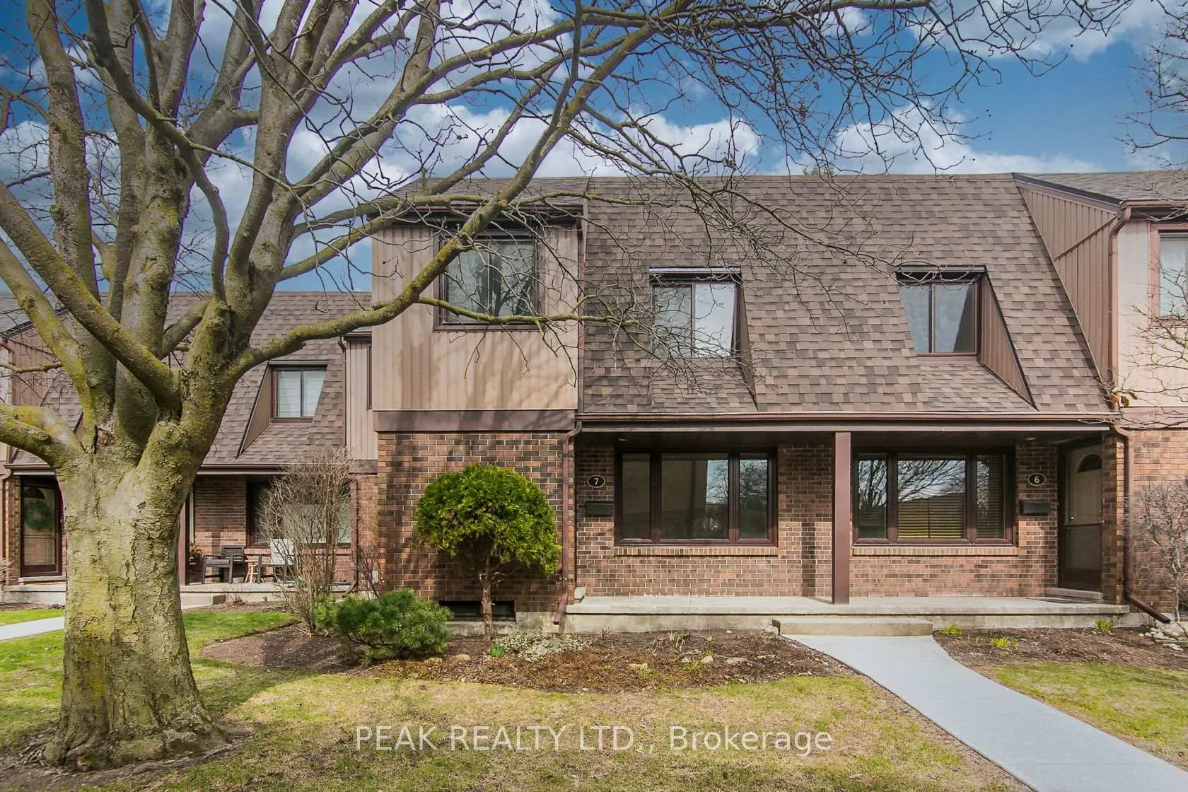 Front of Unit 7, 279 Sandowne Drive