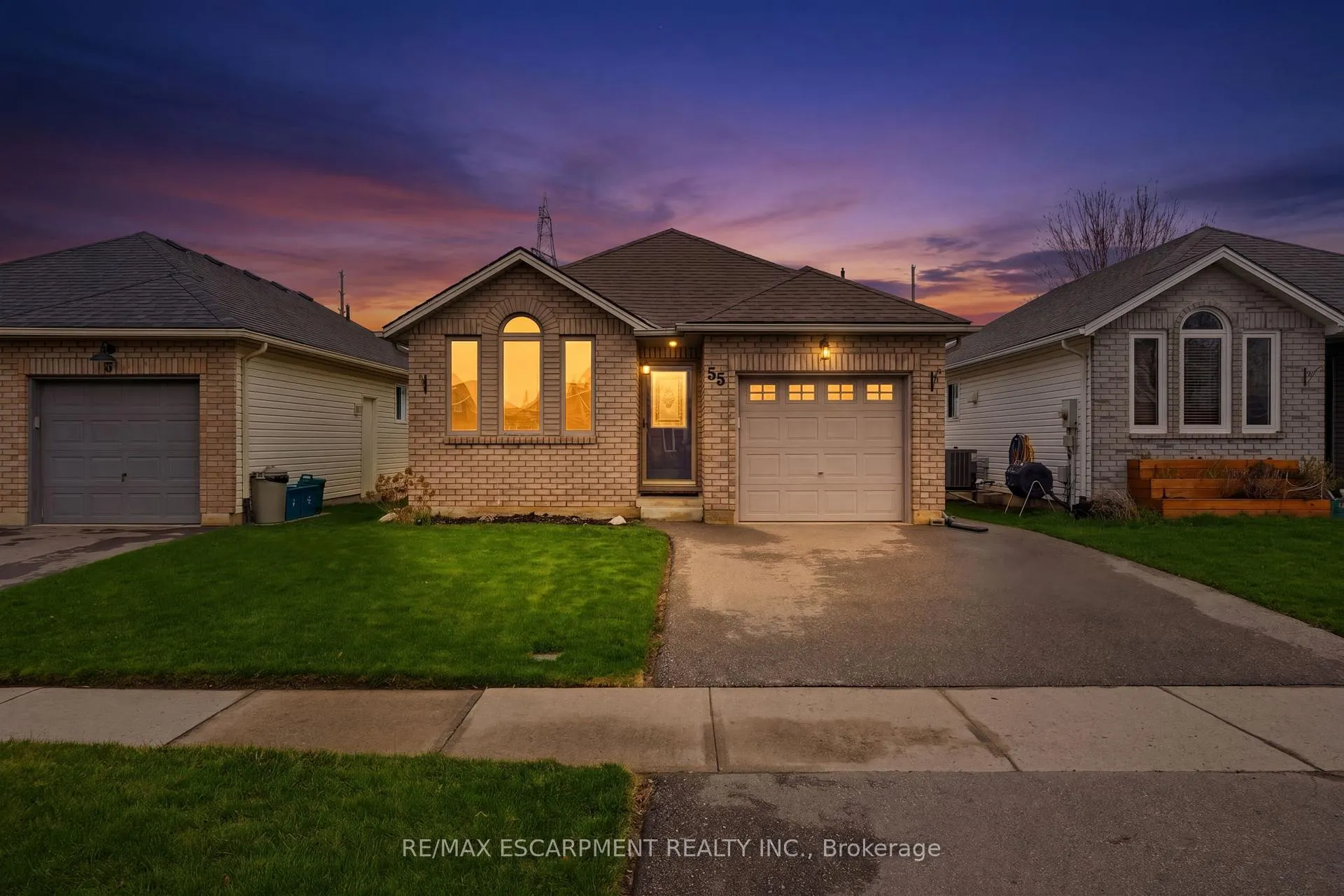 Photo 2 of 55 Anastasia Crescent, Brantford — HOMEH