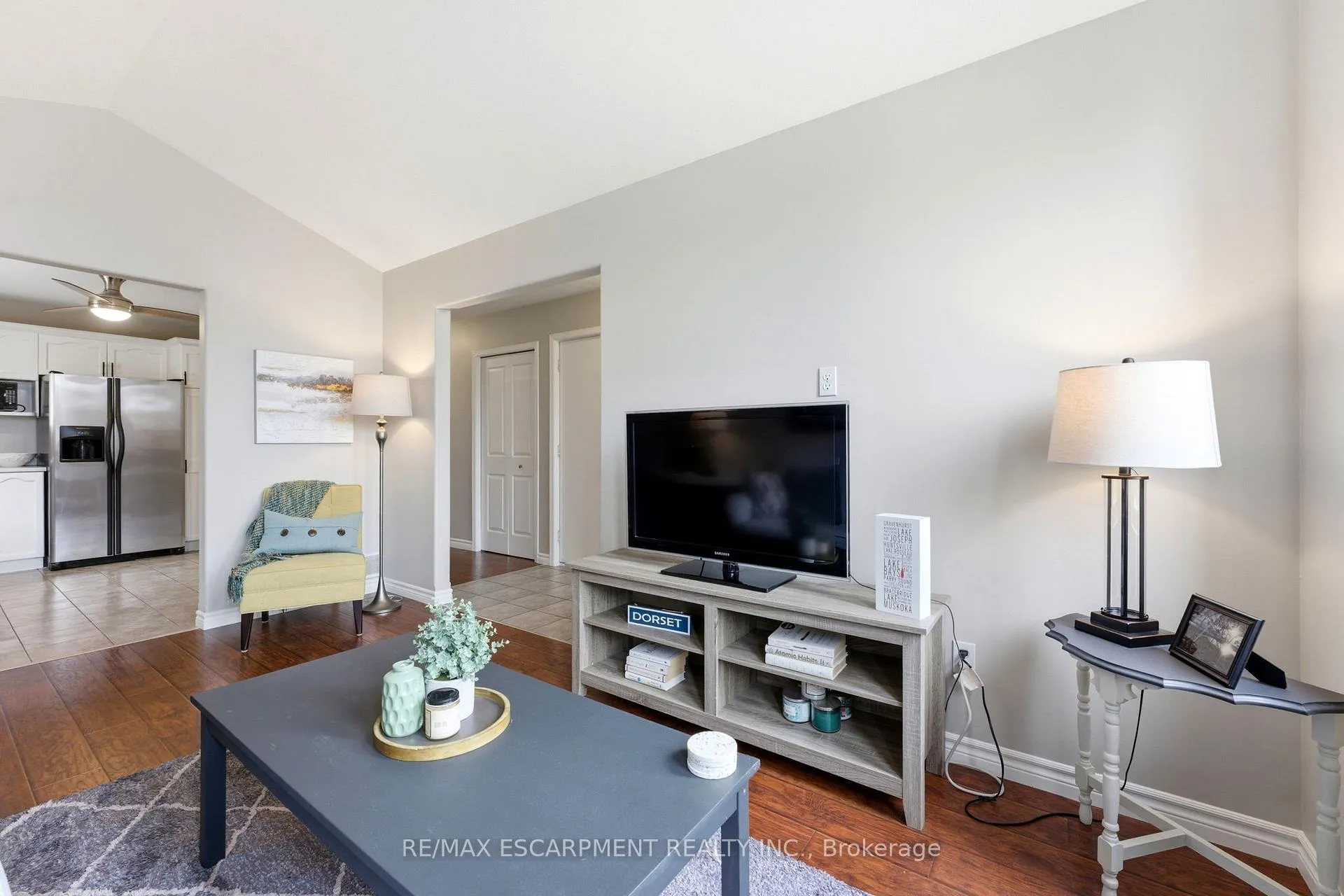 Photo 4 of 55 Anastasia Crescent, Brantford — HOMEH