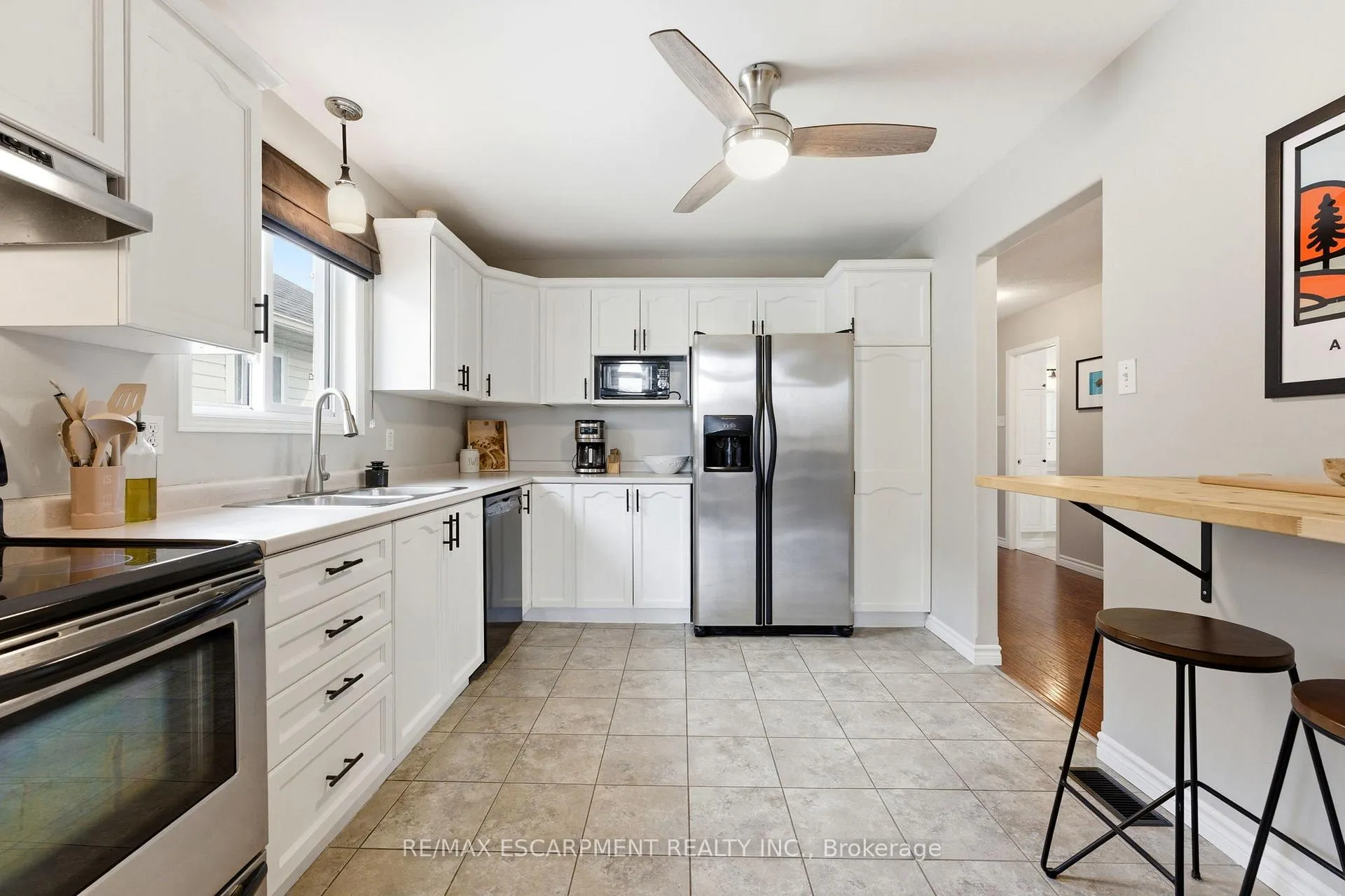 Photo 5 of 55 Anastasia Crescent, Brantford — HOMEH