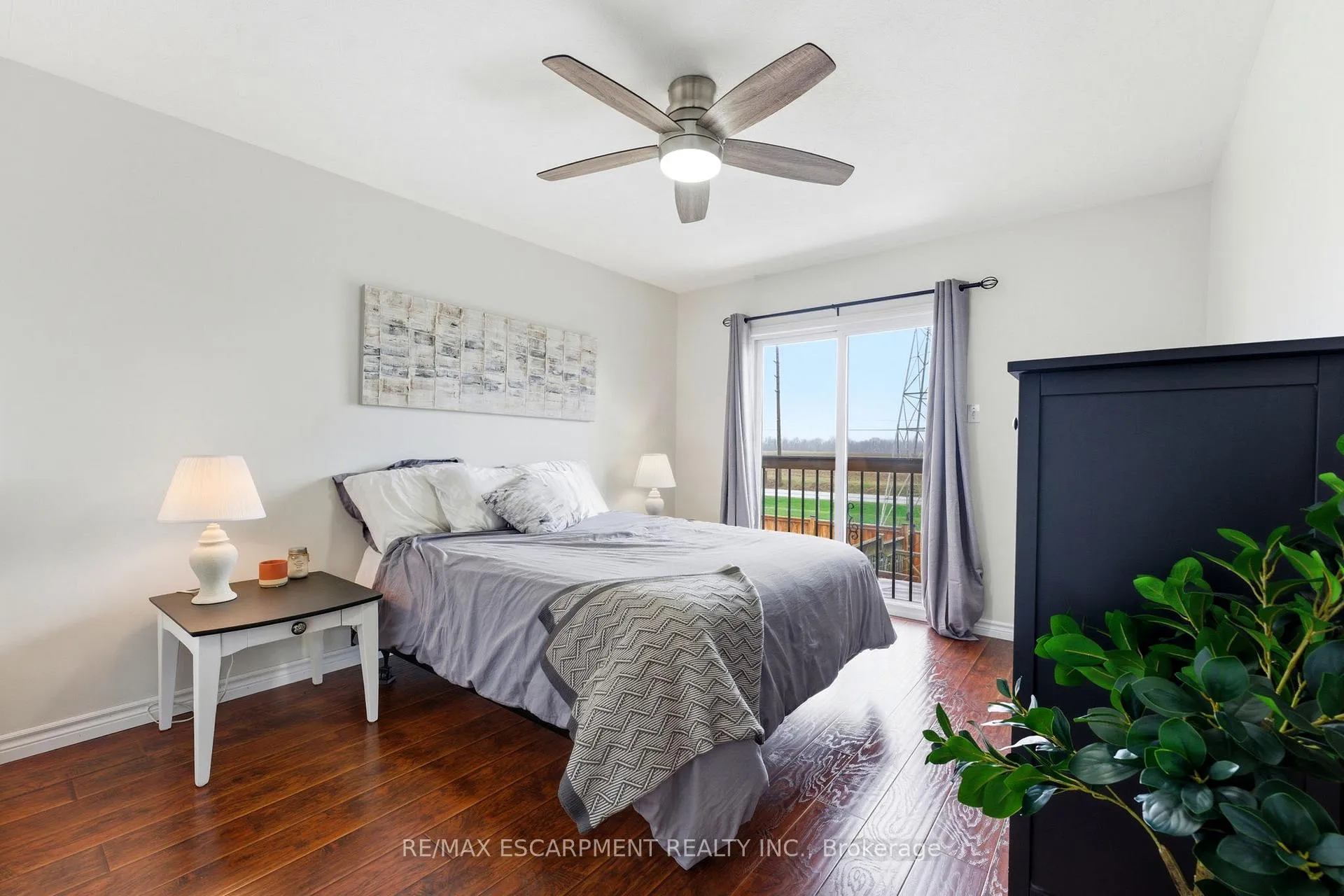 Photo 8 of 55 Anastasia Crescent, Brantford — HOMEH