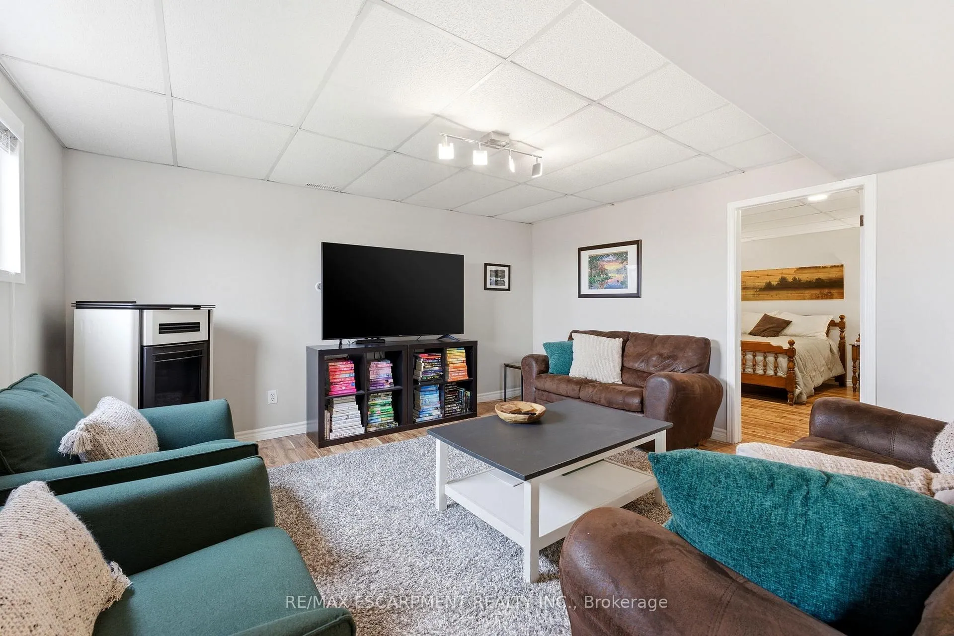 Photo 12 of 55 Anastasia Crescent, Brantford — HOMEH
