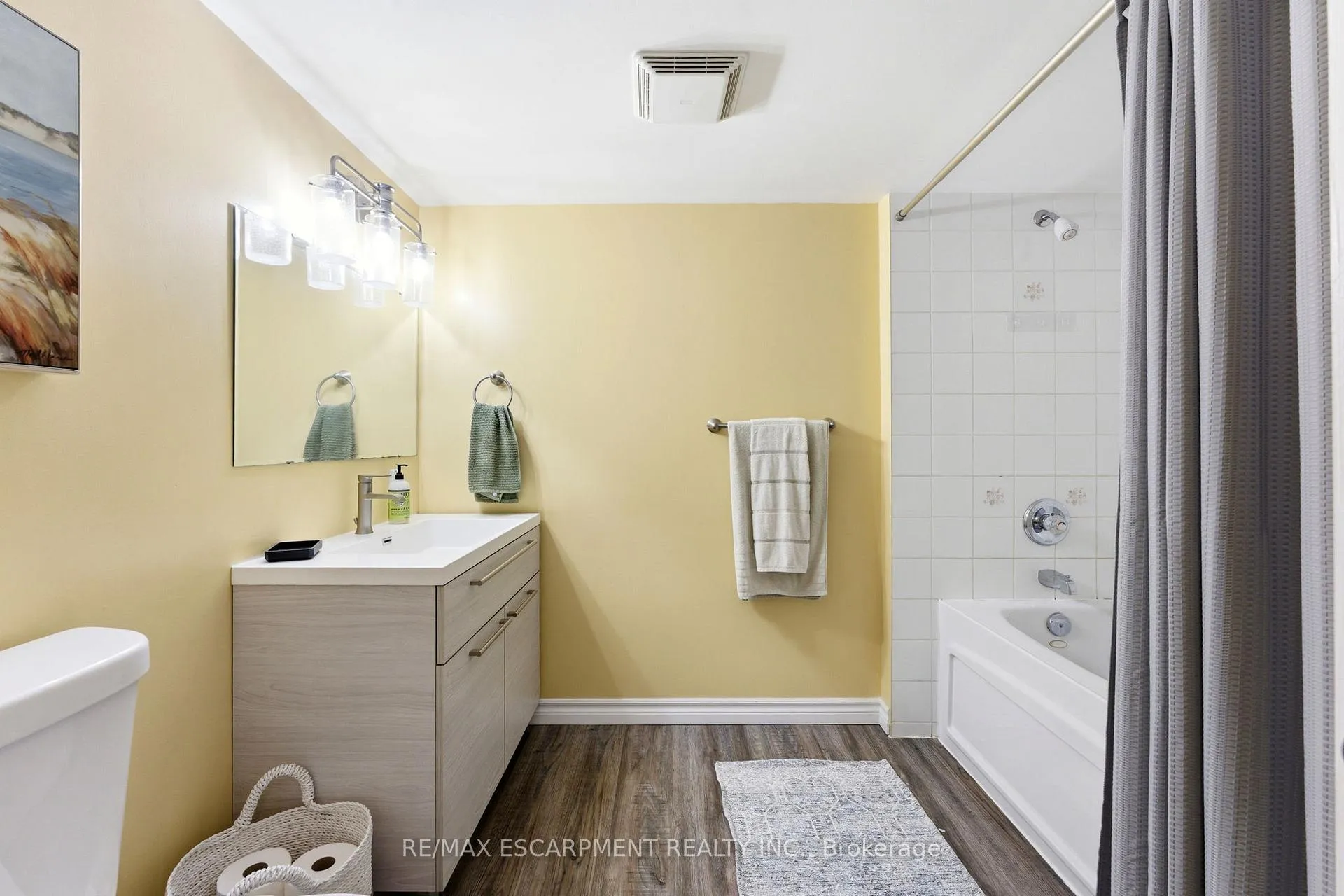 Photo 14 of 55 Anastasia Crescent, Brantford — HOMEH