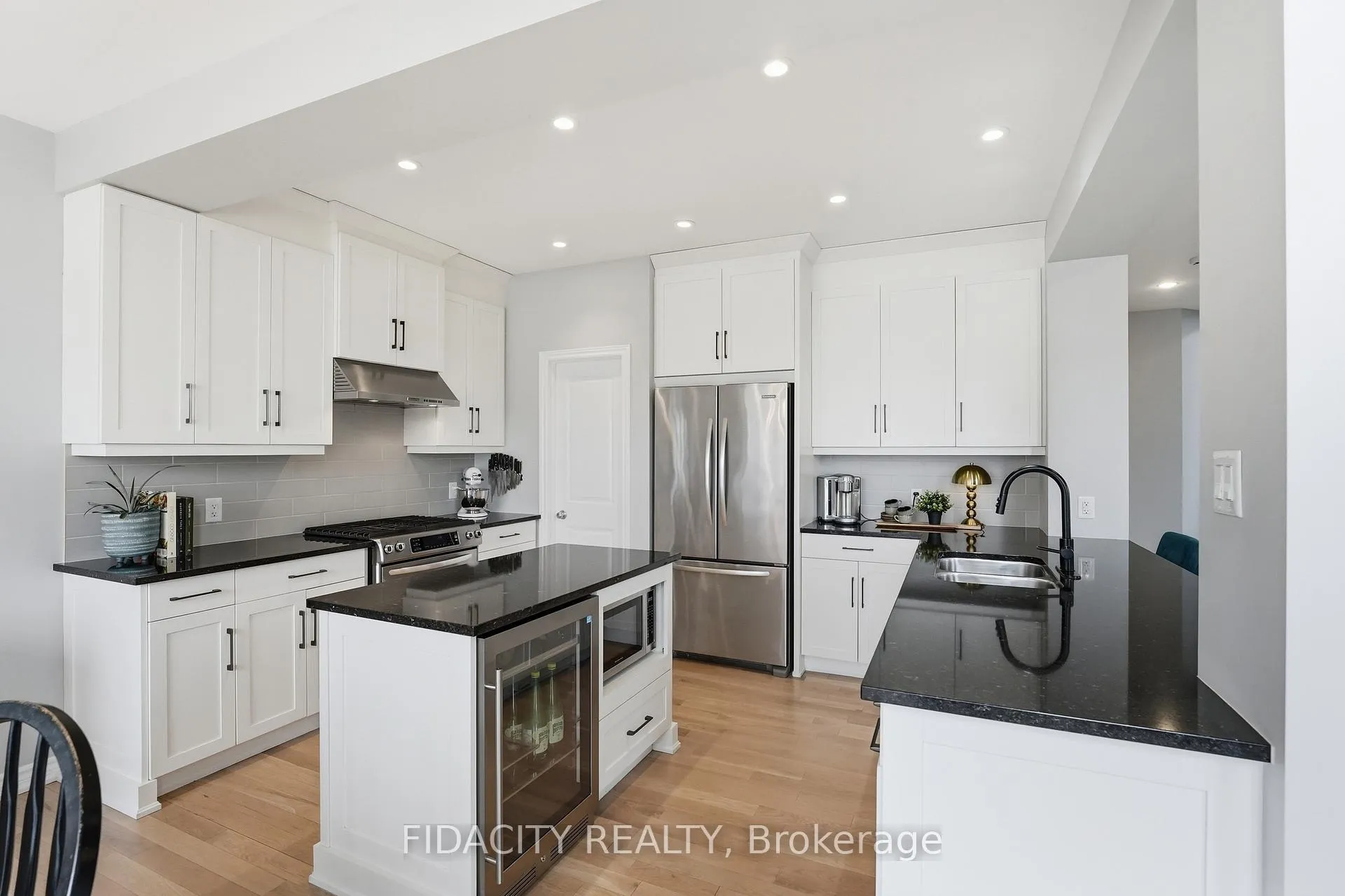 Photo 5 of 216 Balikun Heights, Ottawa, Kanata - Emerald Meadows/Trailwest — HOMEH