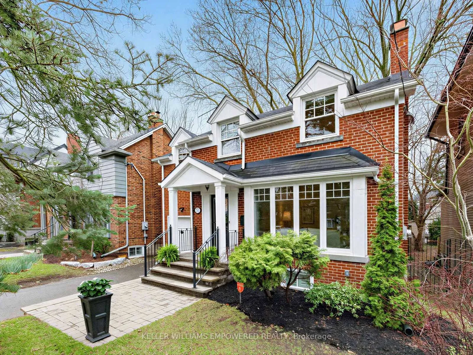 Photo 3 of 53 Edgemore Drive E, Etobicoke, Stonegate-Queensway — HOMEH