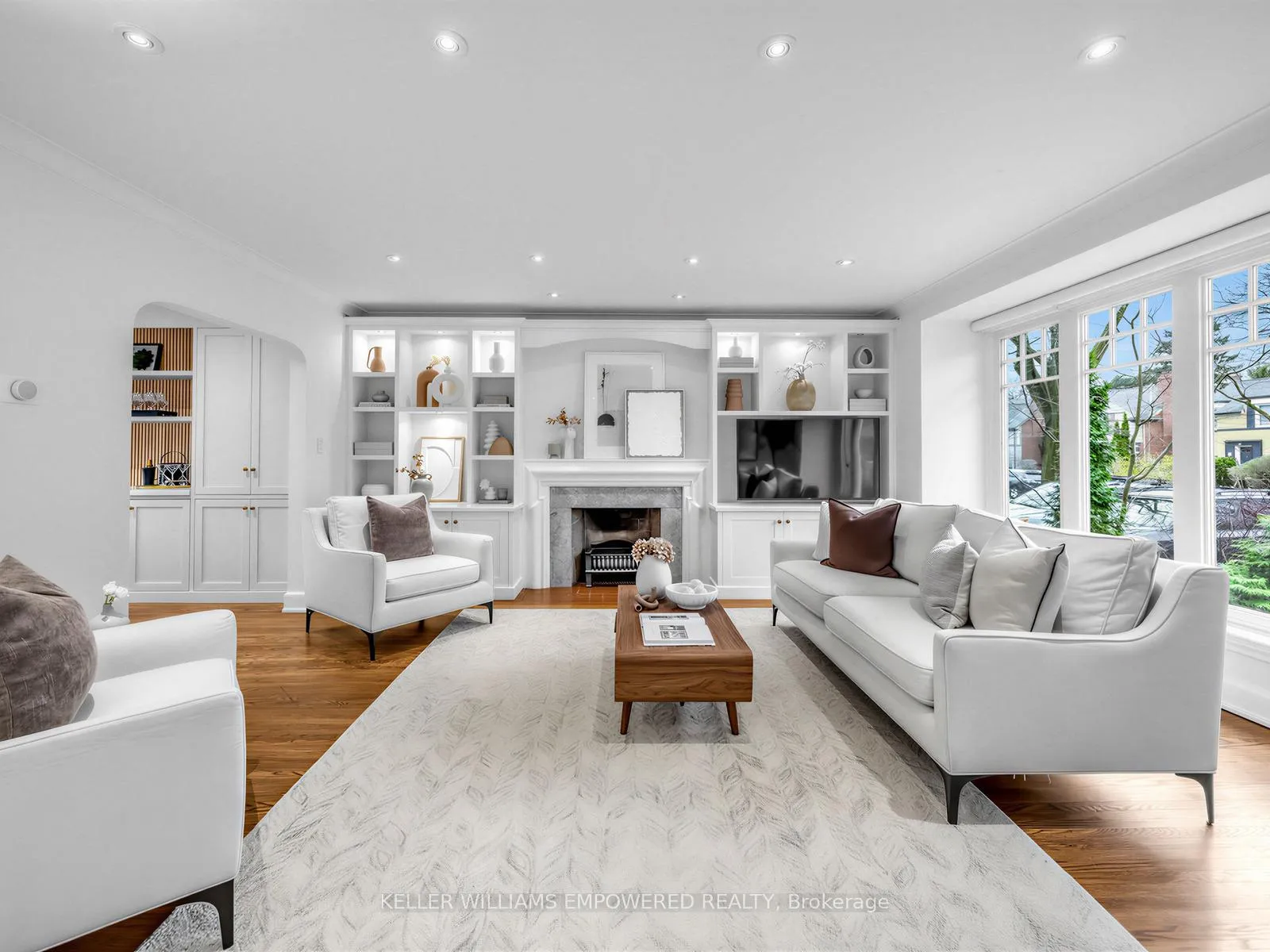 Photo 4 of 53 Edgemore Drive E, Etobicoke, Stonegate-Queensway — HOMEH
