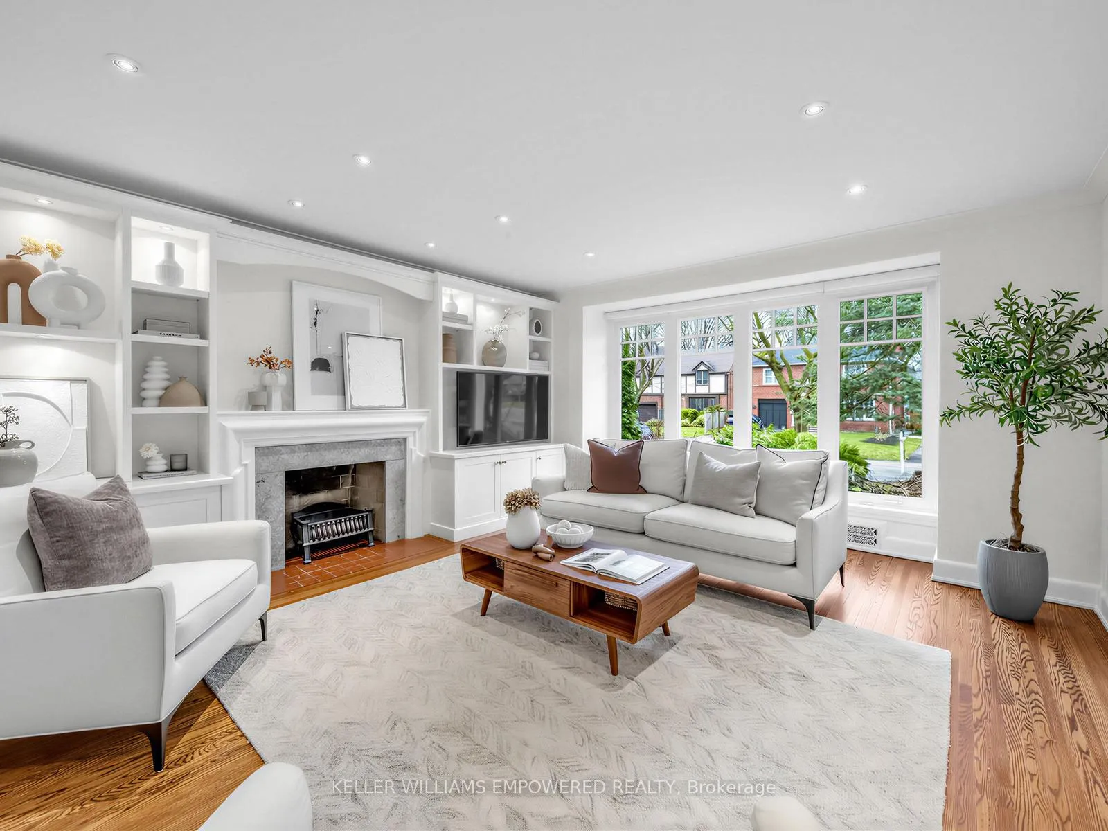 Photo 5 of 53 Edgemore Drive E, Etobicoke, Stonegate-Queensway — HOMEH