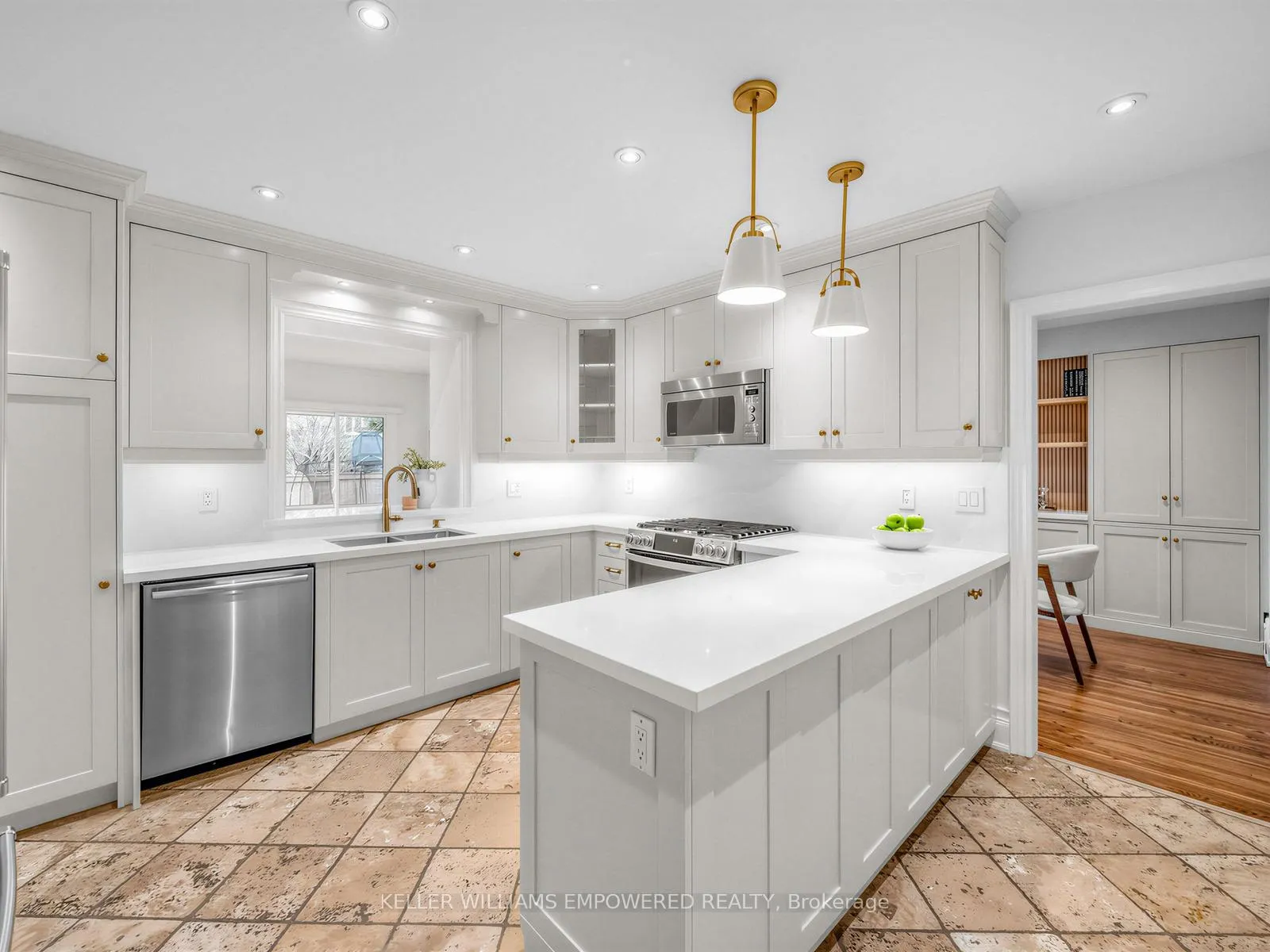 Photo 8 of 53 Edgemore Drive E, Etobicoke, Stonegate-Queensway — HOMEH