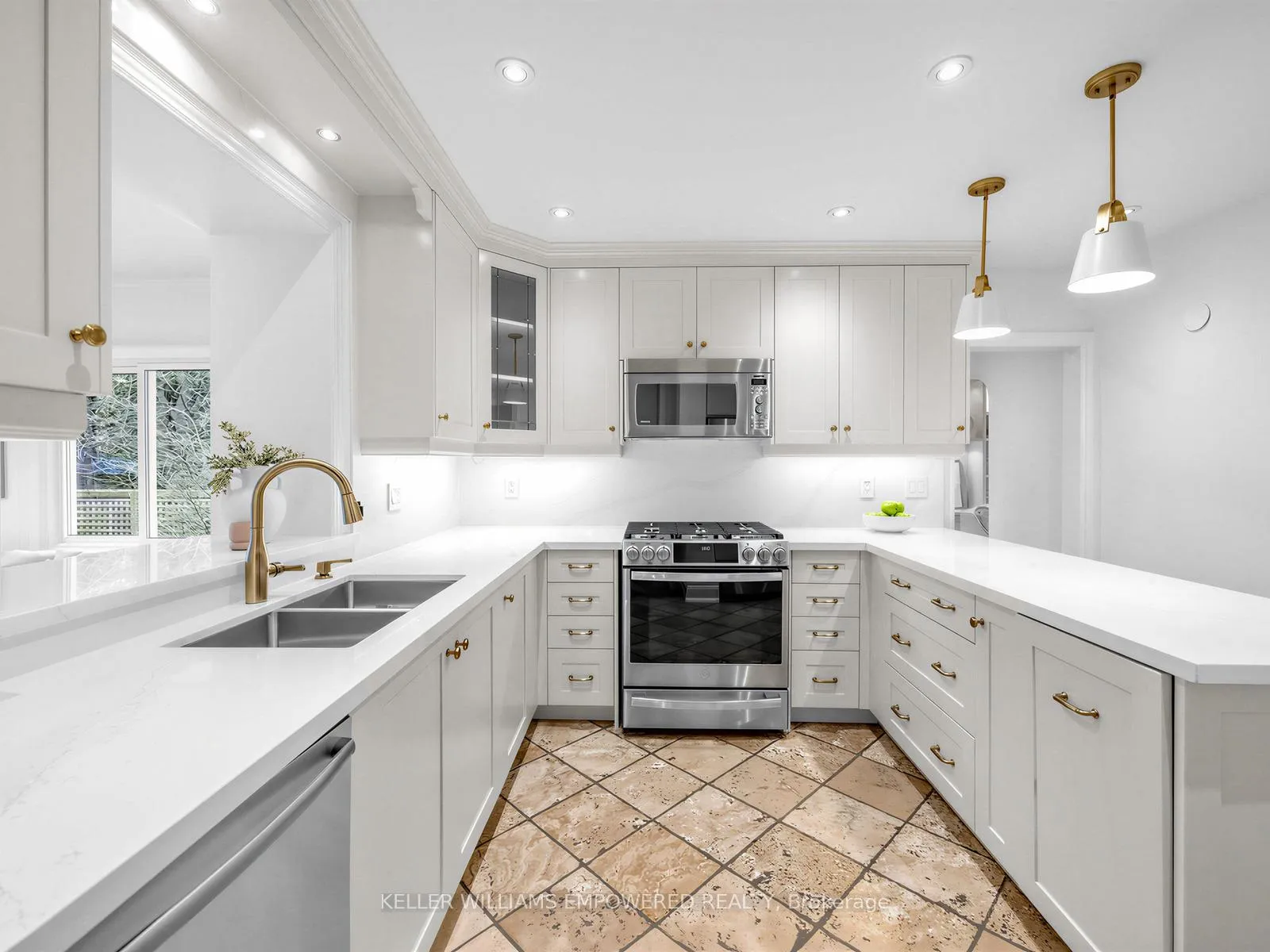 Photo 9 of 53 Edgemore Drive E, Etobicoke, Stonegate-Queensway — HOMEH