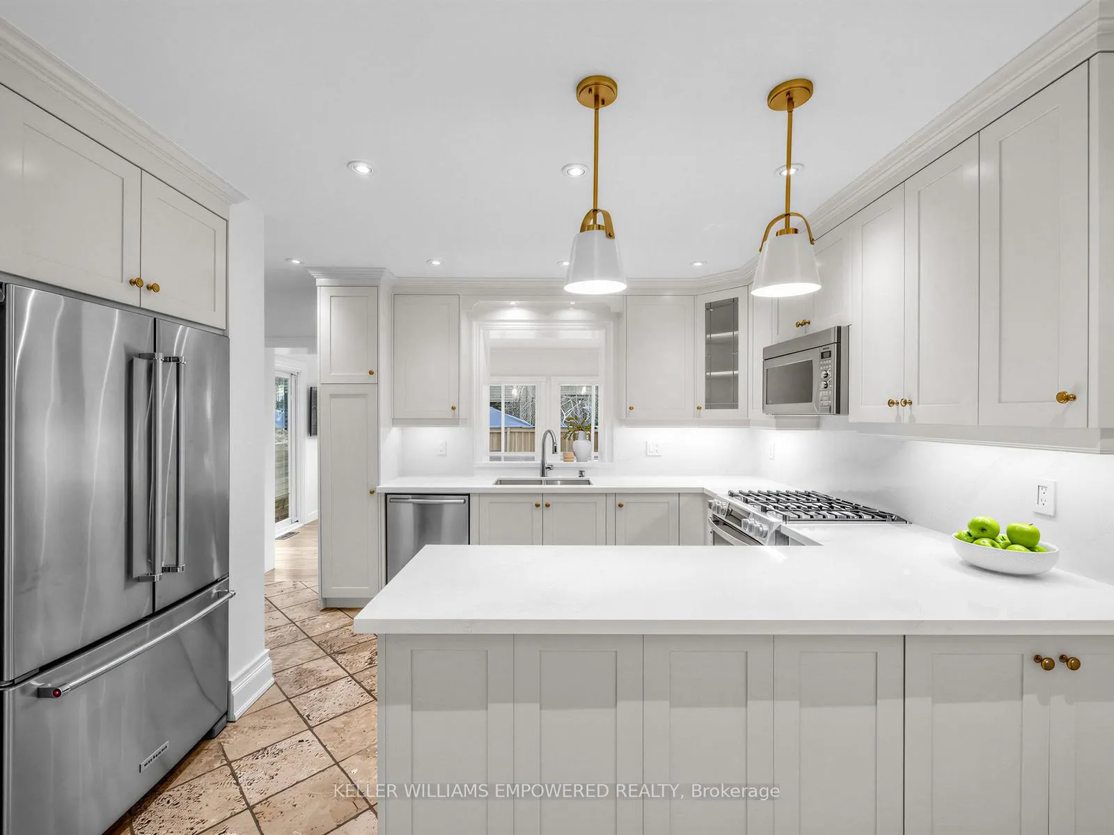 Photo 10 of 53 Edgemore Drive E, Etobicoke, Stonegate-Queensway — HOMEH