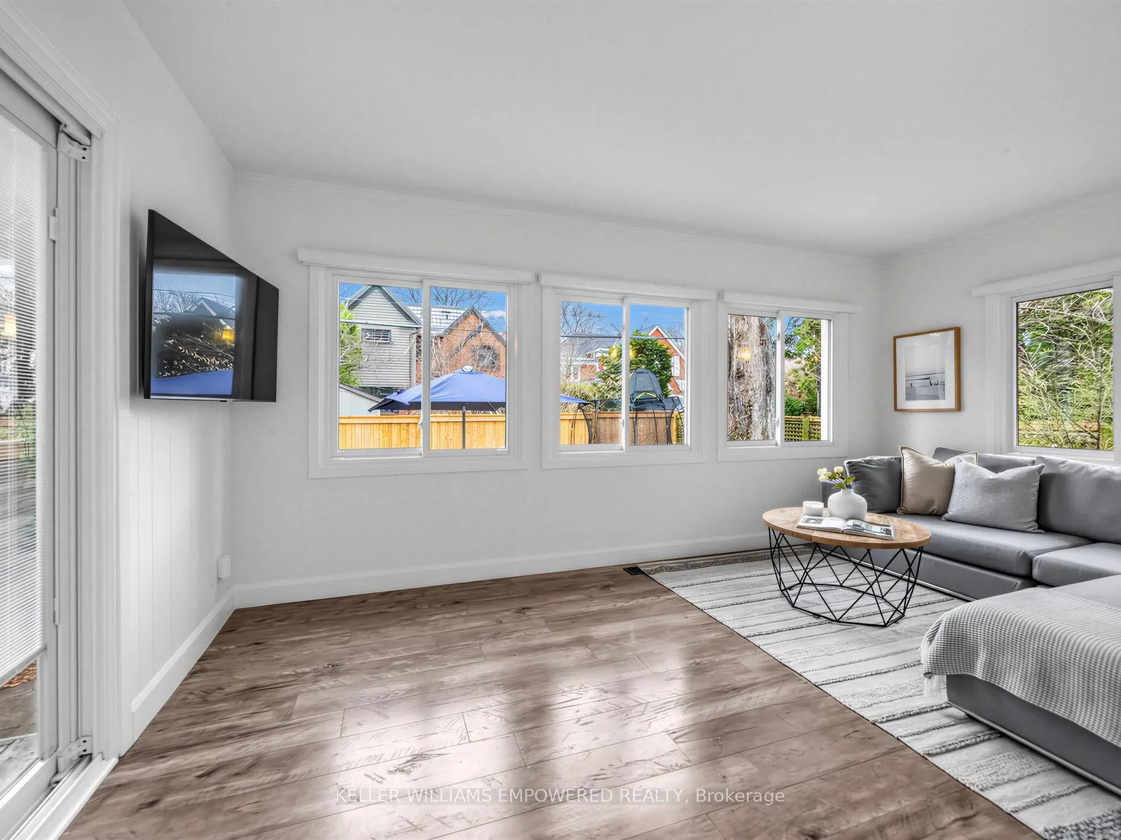 Photo 11 of 53 Edgemore Drive E, Etobicoke, Stonegate-Queensway — HOMEH