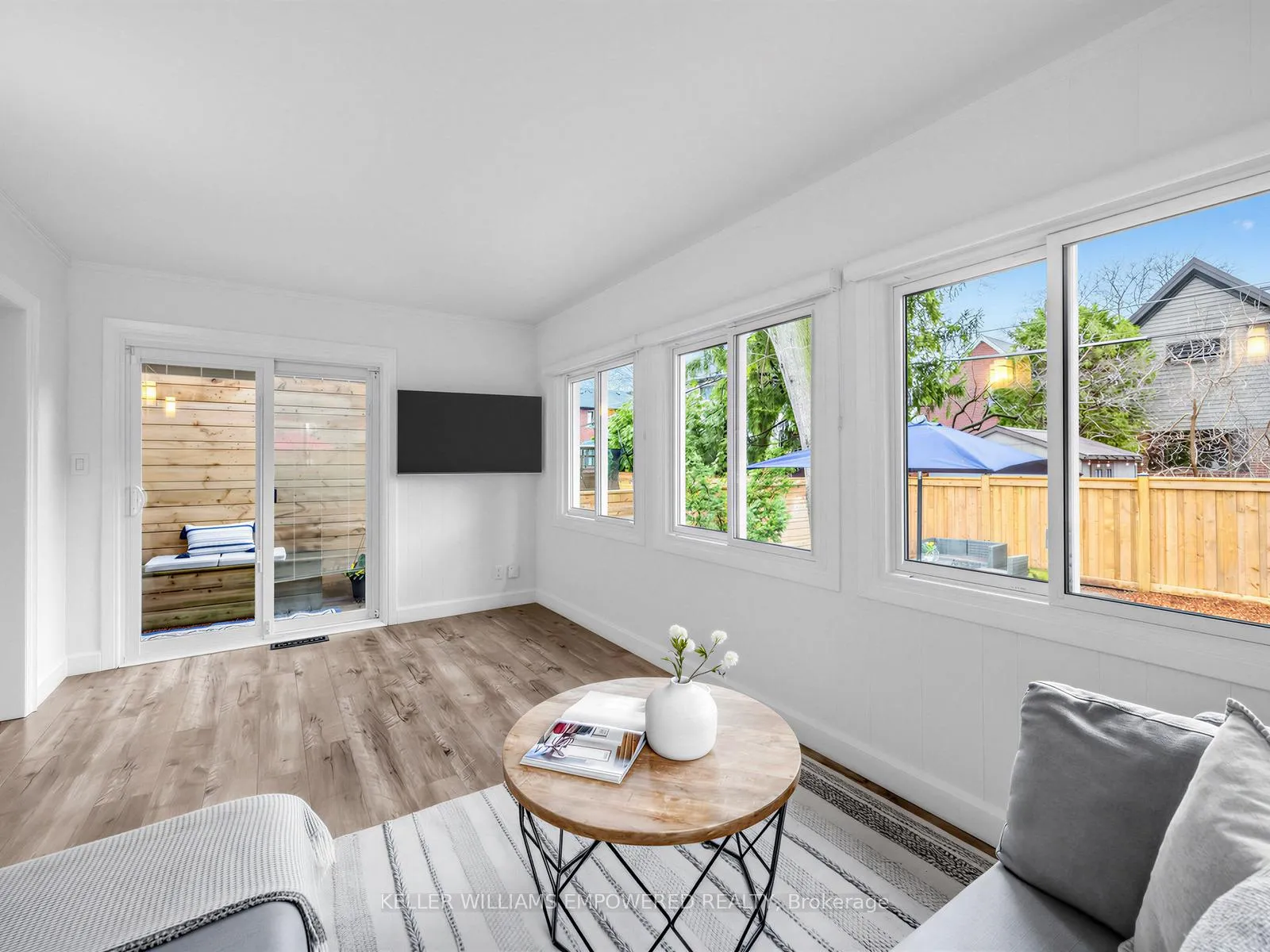 Photo 12 of 53 Edgemore Drive E, Etobicoke, Stonegate-Queensway — HOMEH
