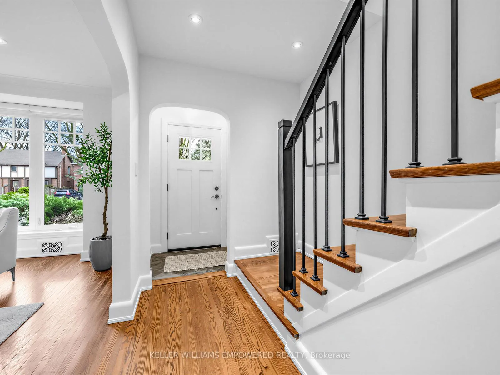 Photo 15 of 53 Edgemore Drive E, Etobicoke, Stonegate-Queensway — HOMEH