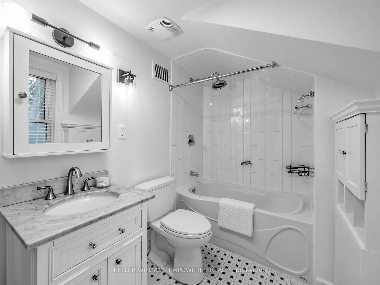 Photo 21 of 53 Edgemore Drive E, Etobicoke, Stonegate-Queensway — HOMEH