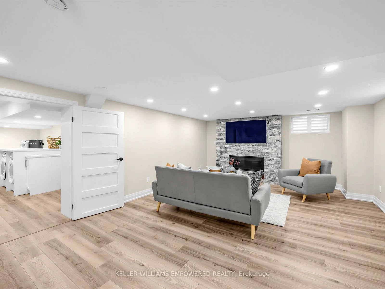 Photo 23 of 53 Edgemore Drive E, Etobicoke, Stonegate-Queensway — HOMEH