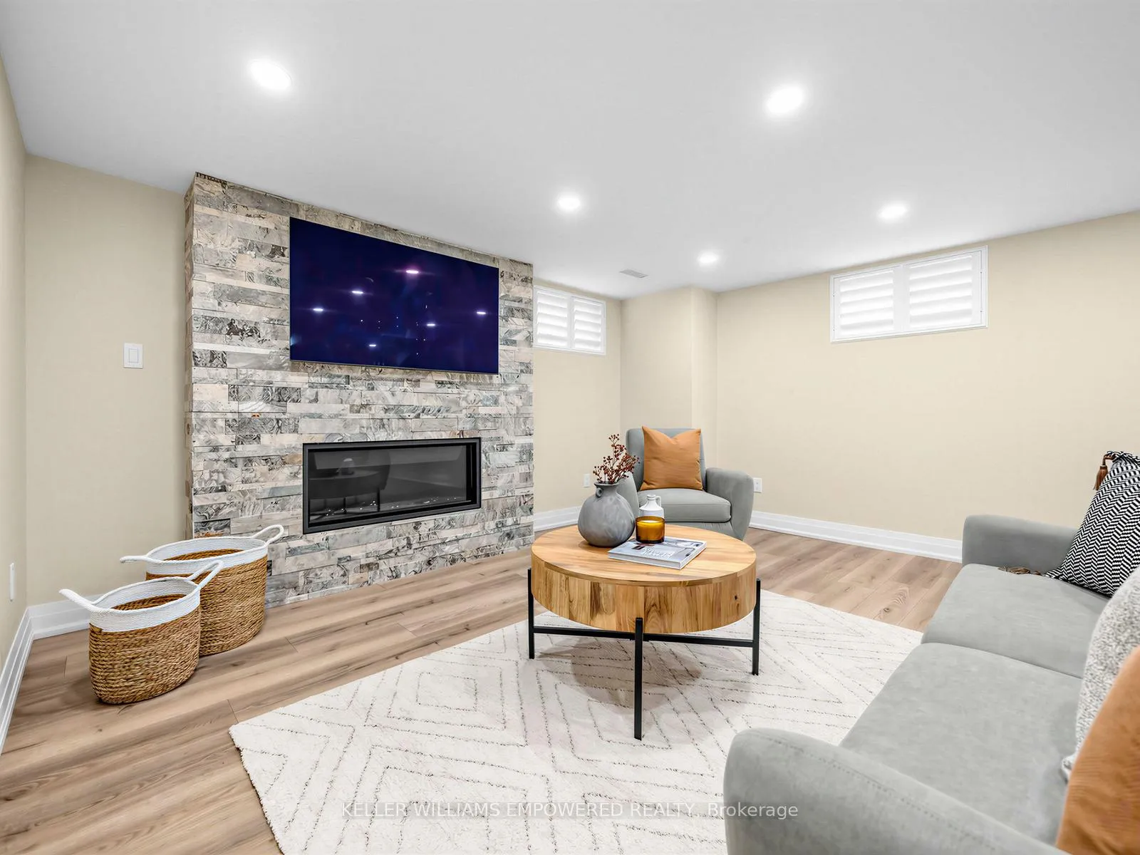 Photo 24 of 53 Edgemore Drive E, Etobicoke, Stonegate-Queensway — HOMEH