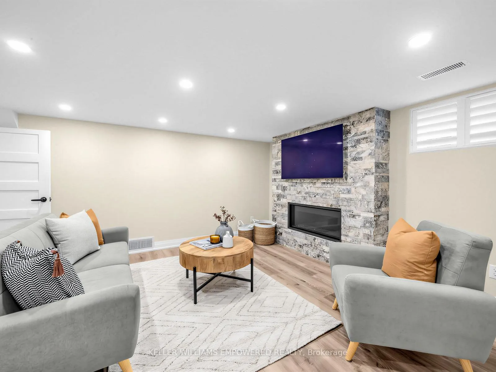Photo 25 of 53 Edgemore Drive E, Etobicoke, Stonegate-Queensway — HOMEH