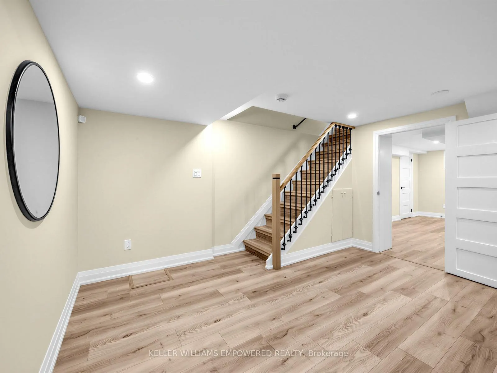 Photo 26 of 53 Edgemore Drive E, Etobicoke, Stonegate-Queensway — HOMEH