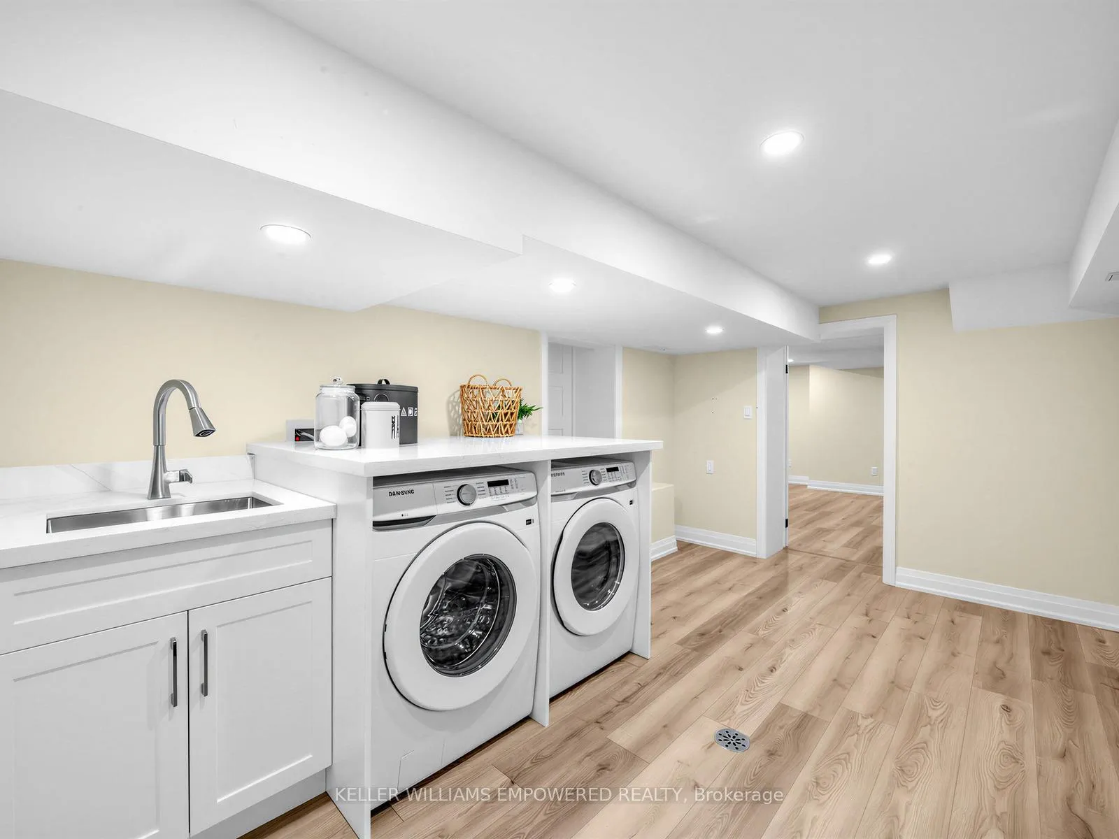 Photo 27 of 53 Edgemore Drive E, Etobicoke, Stonegate-Queensway — HOMEH