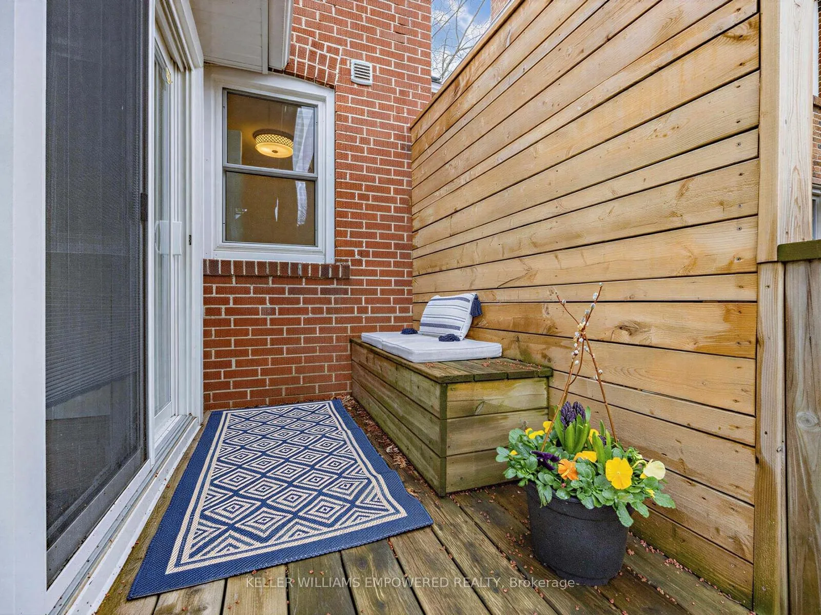 Photo 29 of 53 Edgemore Drive E, Etobicoke, Stonegate-Queensway — HOMEH