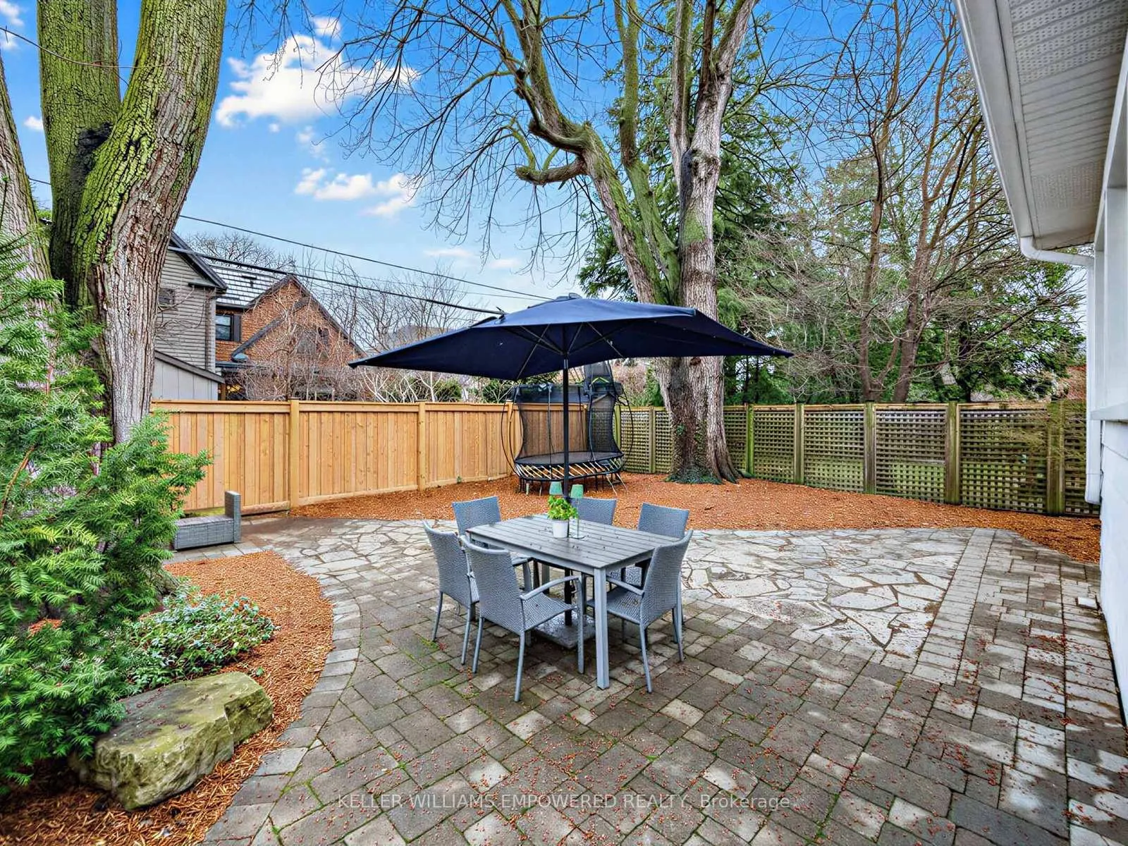 Photo 30 of 53 Edgemore Drive E, Etobicoke, Stonegate-Queensway — HOMEH