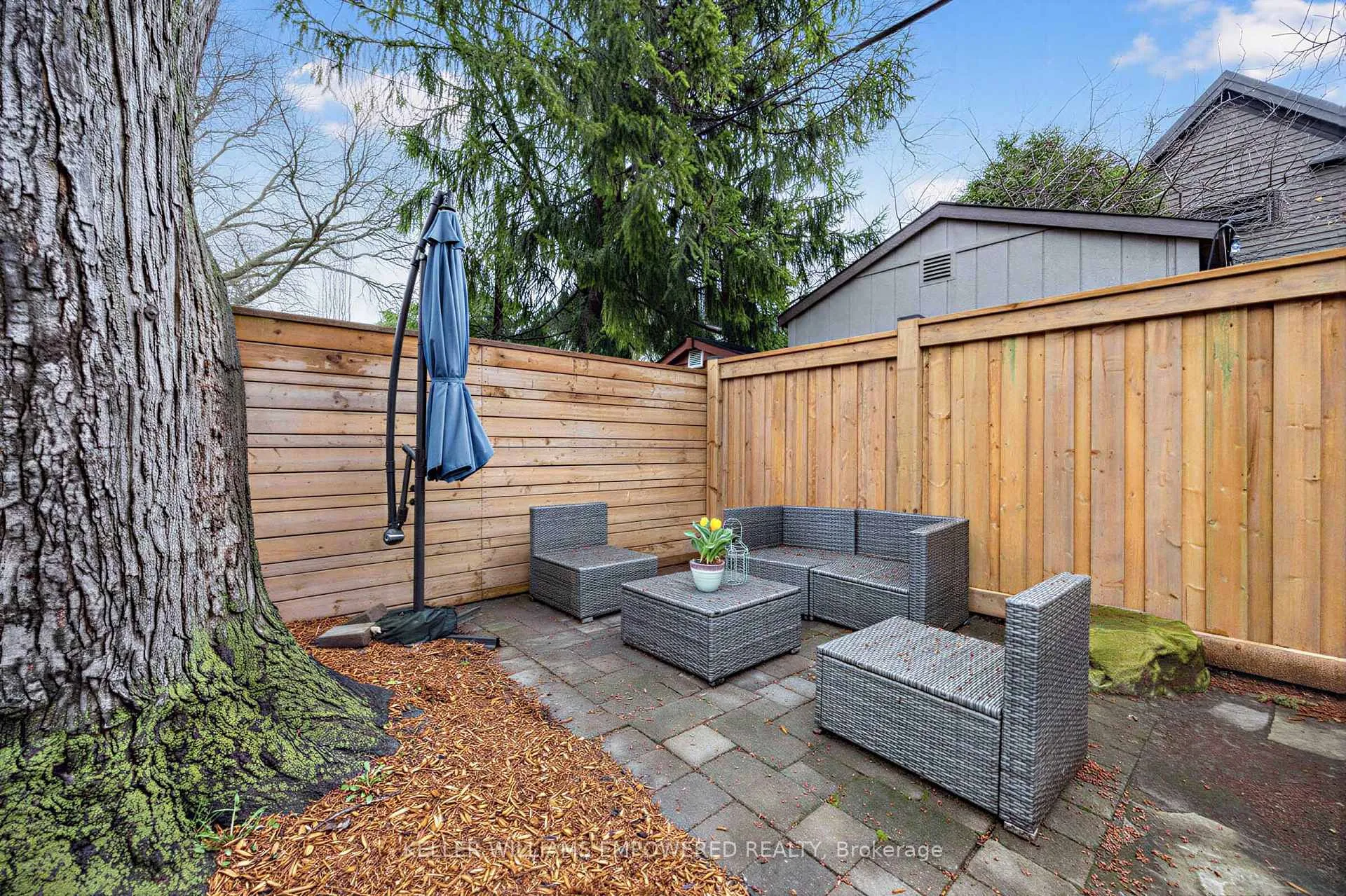 Photo 32 of 53 Edgemore Drive E, Etobicoke, Stonegate-Queensway — HOMEH