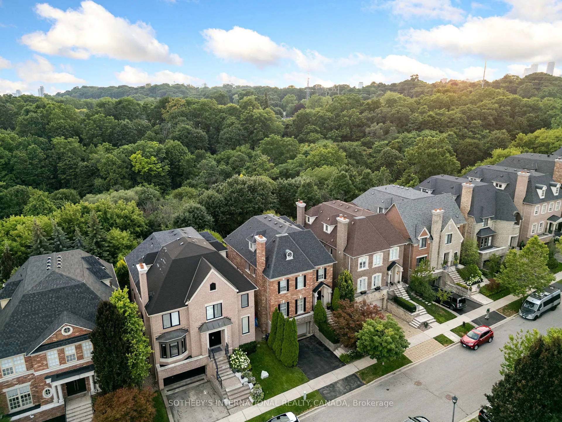 Photo 3 of 24 True Davidson Drive, Toronto, Leaside — HOMEH