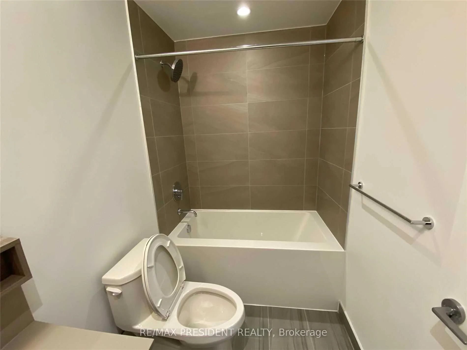 Photo 16 of Unit 1606, 5 Buttermill Avenue, Vaughan, Vaughan Corporate Centre — HOMEH
