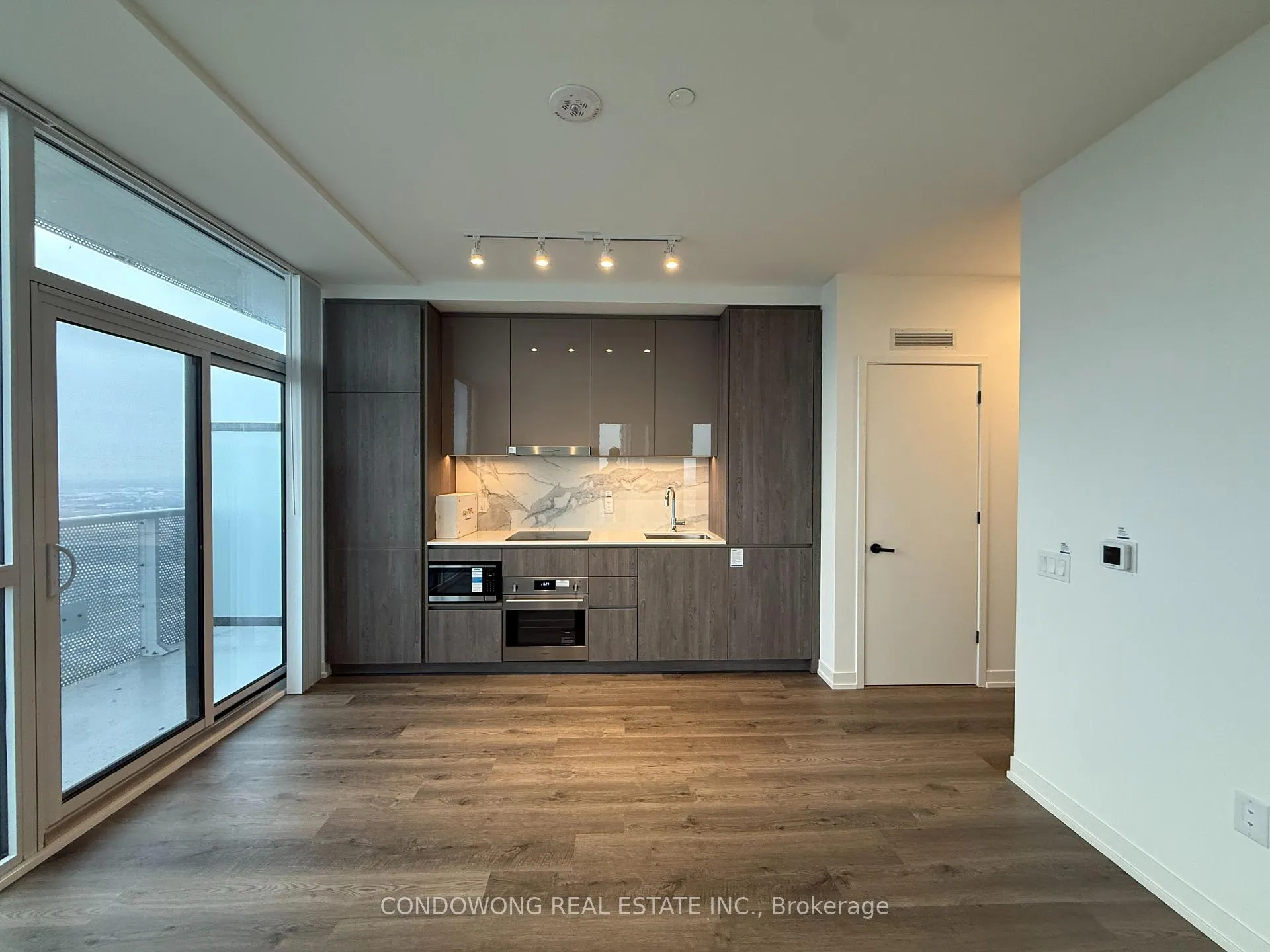 Photo 1 of Unit 6006, 8 Interchange Way, Vaughan, Vaughan Corporate Centre — HOMEH