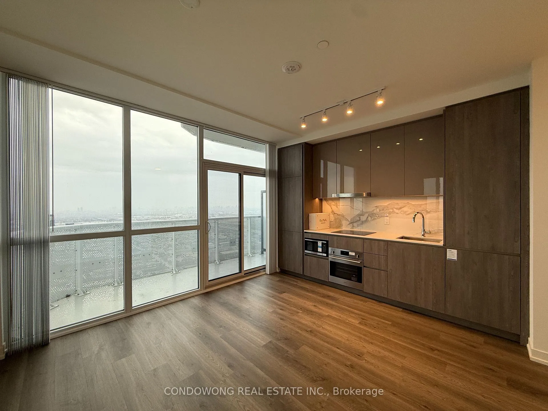 Photo 2 of Unit 6006, 8 Interchange Way, Vaughan, Vaughan Corporate Centre — HOMEH