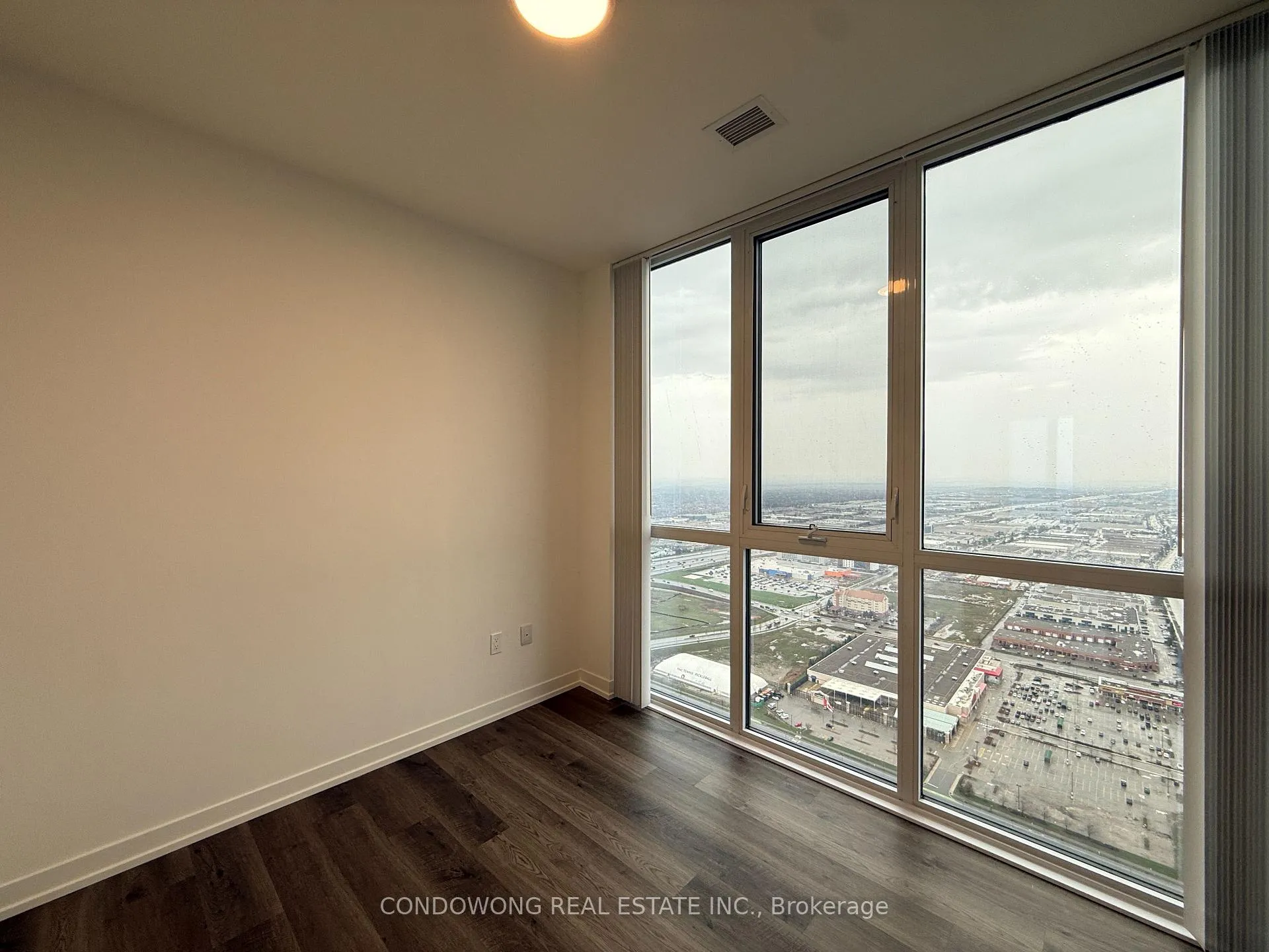 Photo 4 of Unit 6006, 8 Interchange Way, Vaughan, Vaughan Corporate Centre — HOMEH