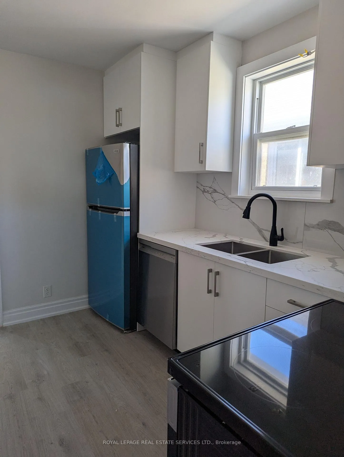 Photo 6 of Unit Main Floor, 292 Scott Road, Toronto, Keelesdale-Eglinton West — HOMEH