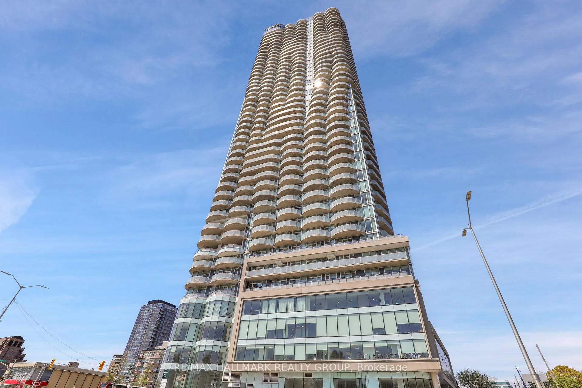 Front of Unit 1904, 805 Carling Avenue