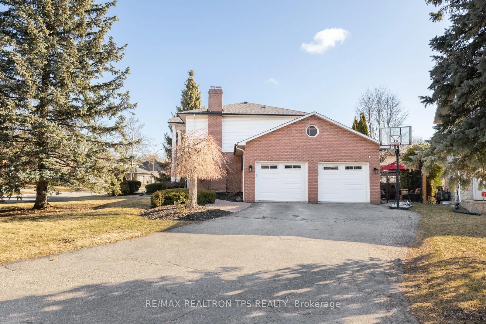 Photo 3 of 768 Barbados Street, Oshawa, Northglen — HOMEH