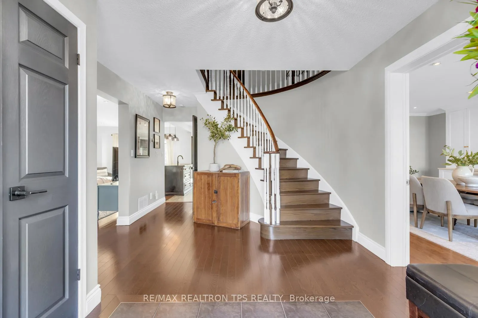 Photo 4 of 768 Barbados Street, Oshawa, Northglen — HOMEH