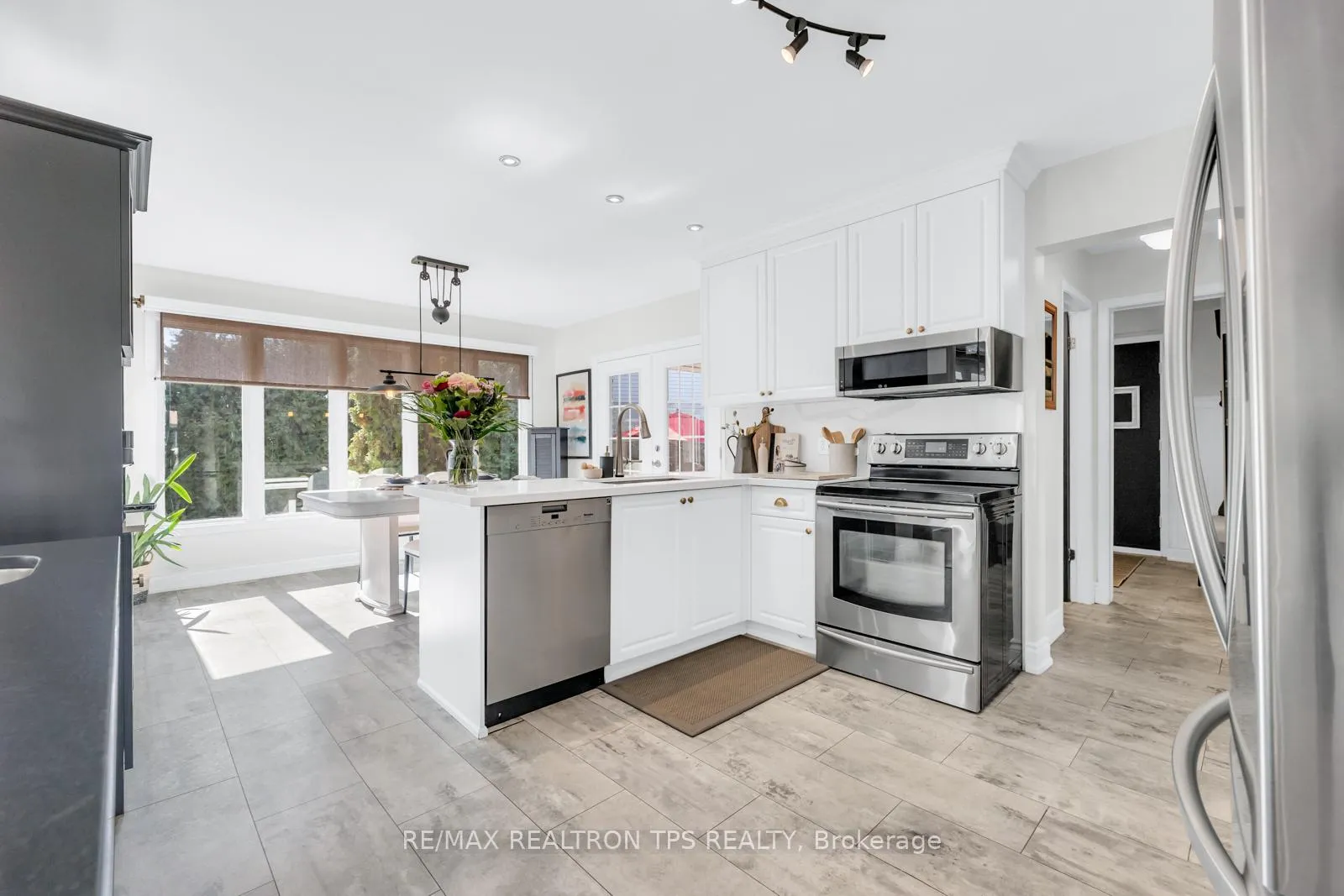 Photo 11 of 768 Barbados Street, Oshawa, Northglen — HOMEH