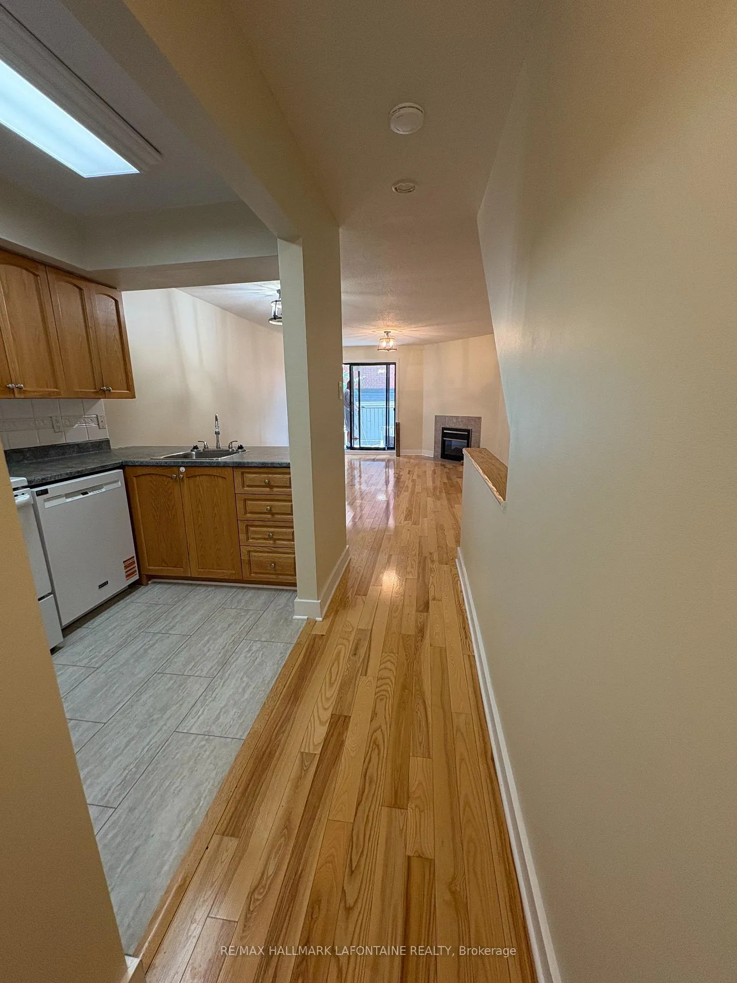 Photo 2 of 198 Alvin Road, Ottawa, Manor Park — HOMEH