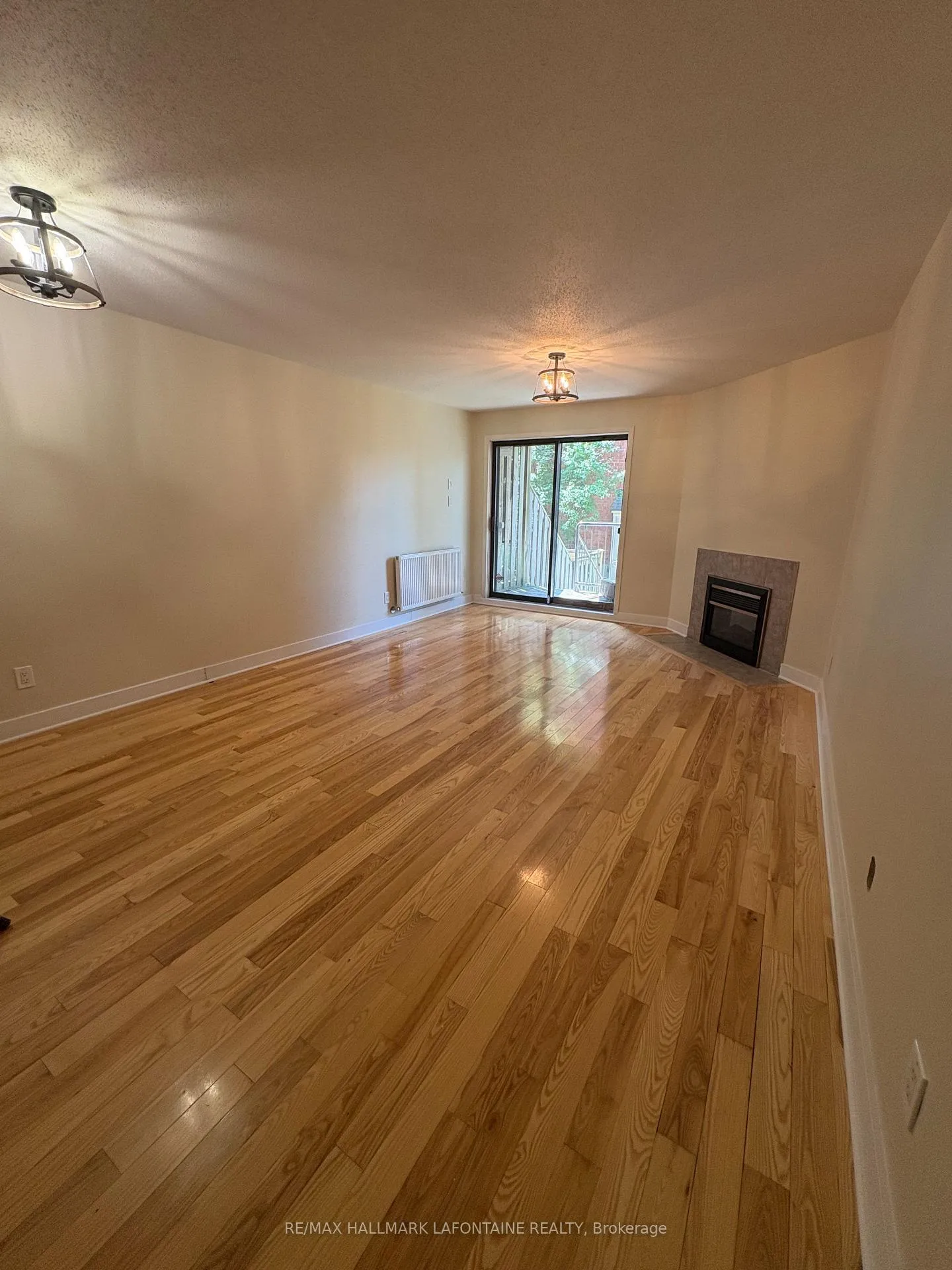 Photo 3 of 198 Alvin Road, Ottawa, Manor Park — HOMEH