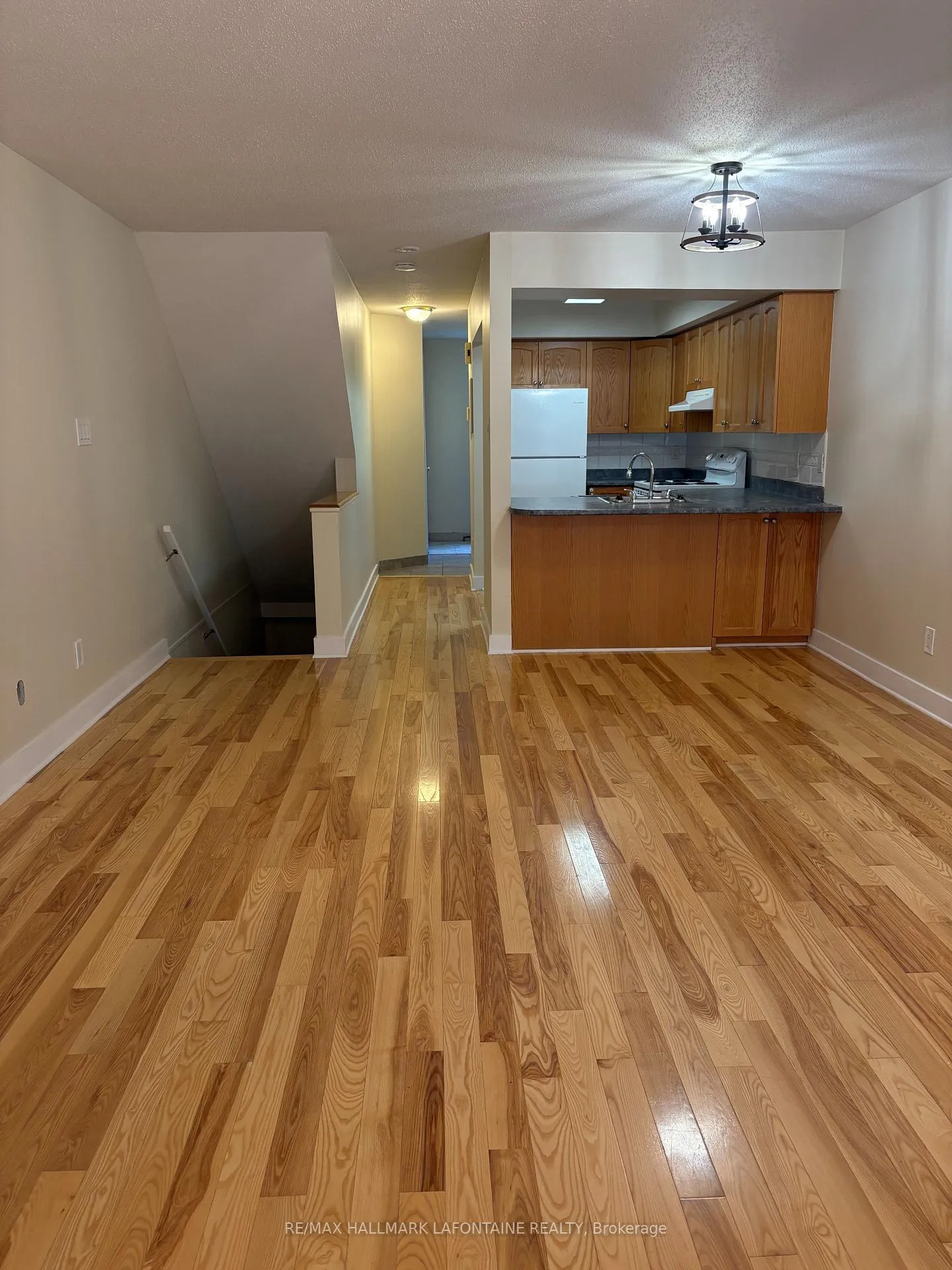 Photo 5 of 198 Alvin Road, Ottawa, Manor Park — HOMEH