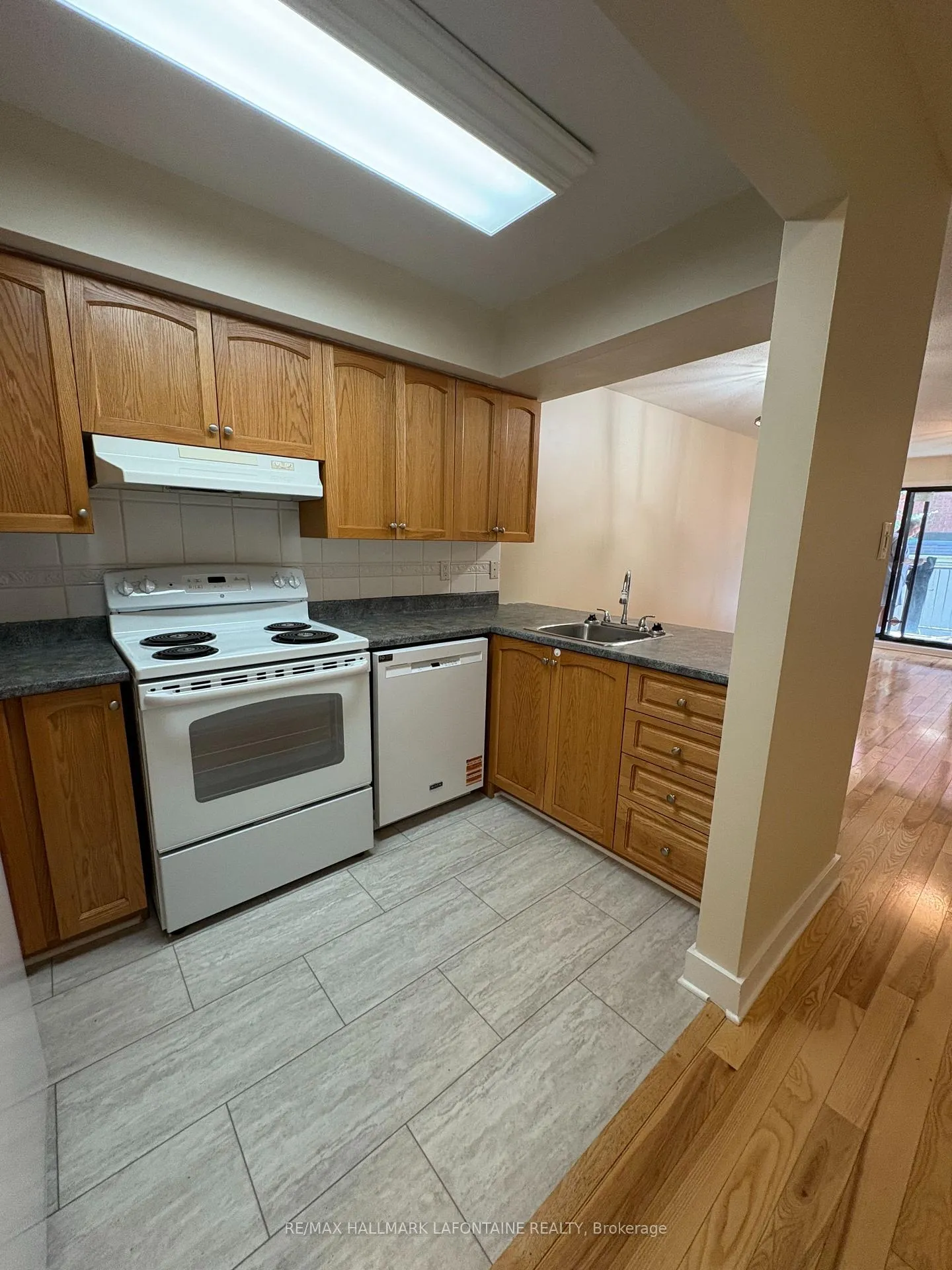 Photo 8 of 198 Alvin Road, Ottawa, Manor Park — HOMEH