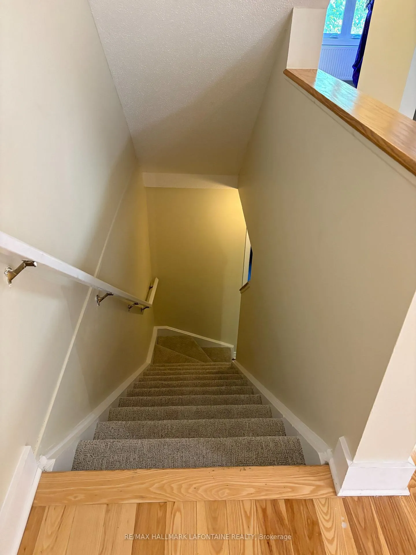 Photo 11 of 198 Alvin Road, Ottawa, Manor Park — HOMEH