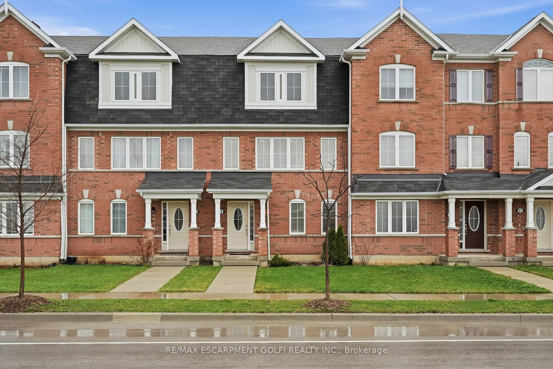 Front of Unit 15, 230 Avonsyde Boulevard