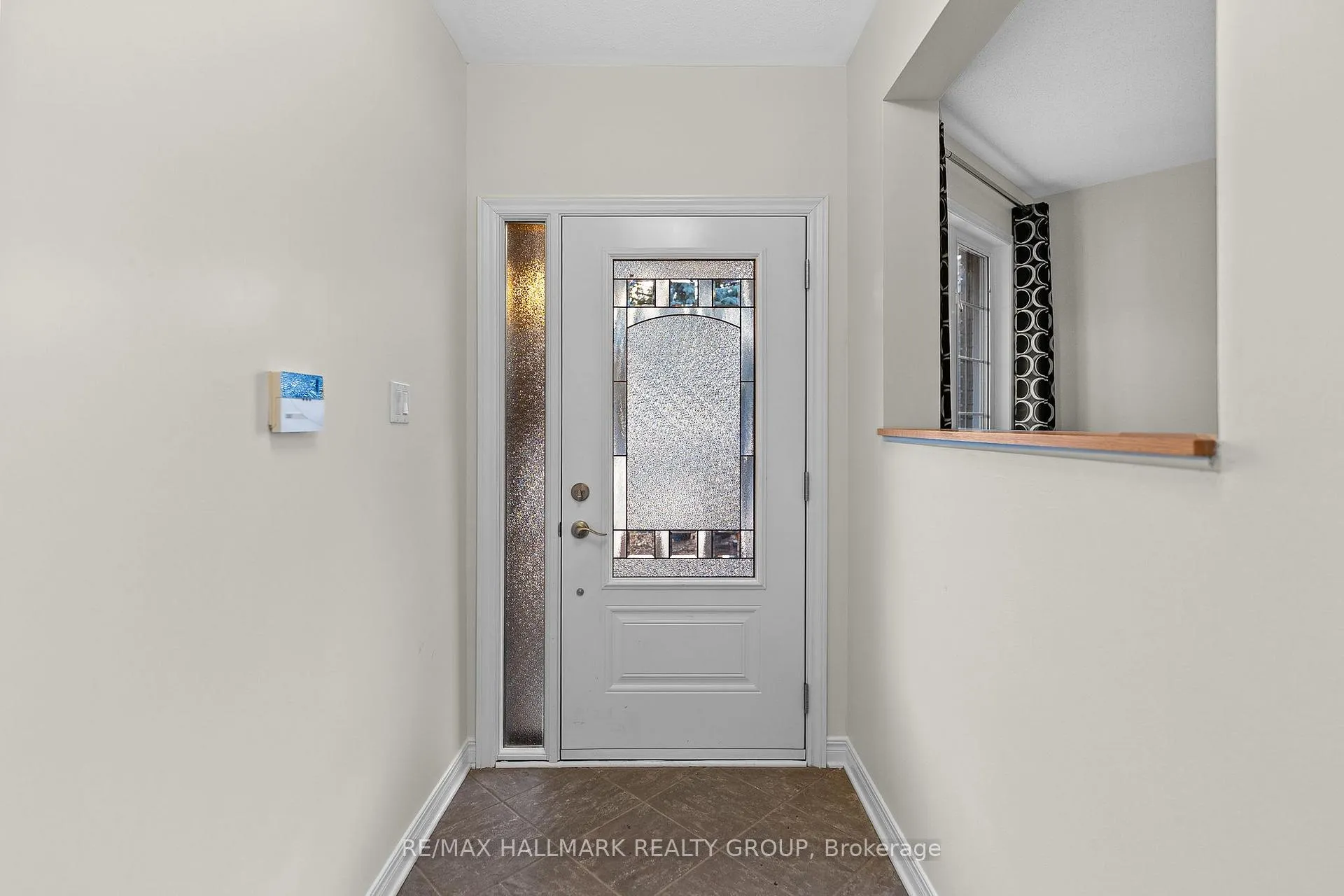Photo 4 of 42 Nortoba Crescent, Ottawa, Kanata - Kanata Lakes/Heritage Hills — HOMEH