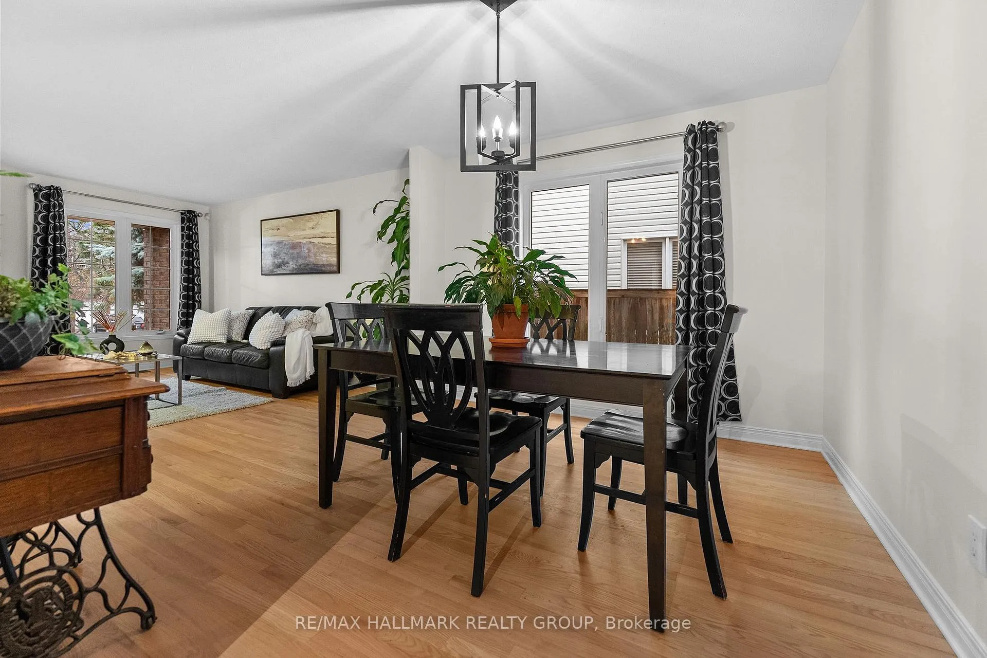 Photo 8 of 42 Nortoba Crescent, Ottawa, Kanata - Kanata Lakes/Heritage Hills — HOMEH