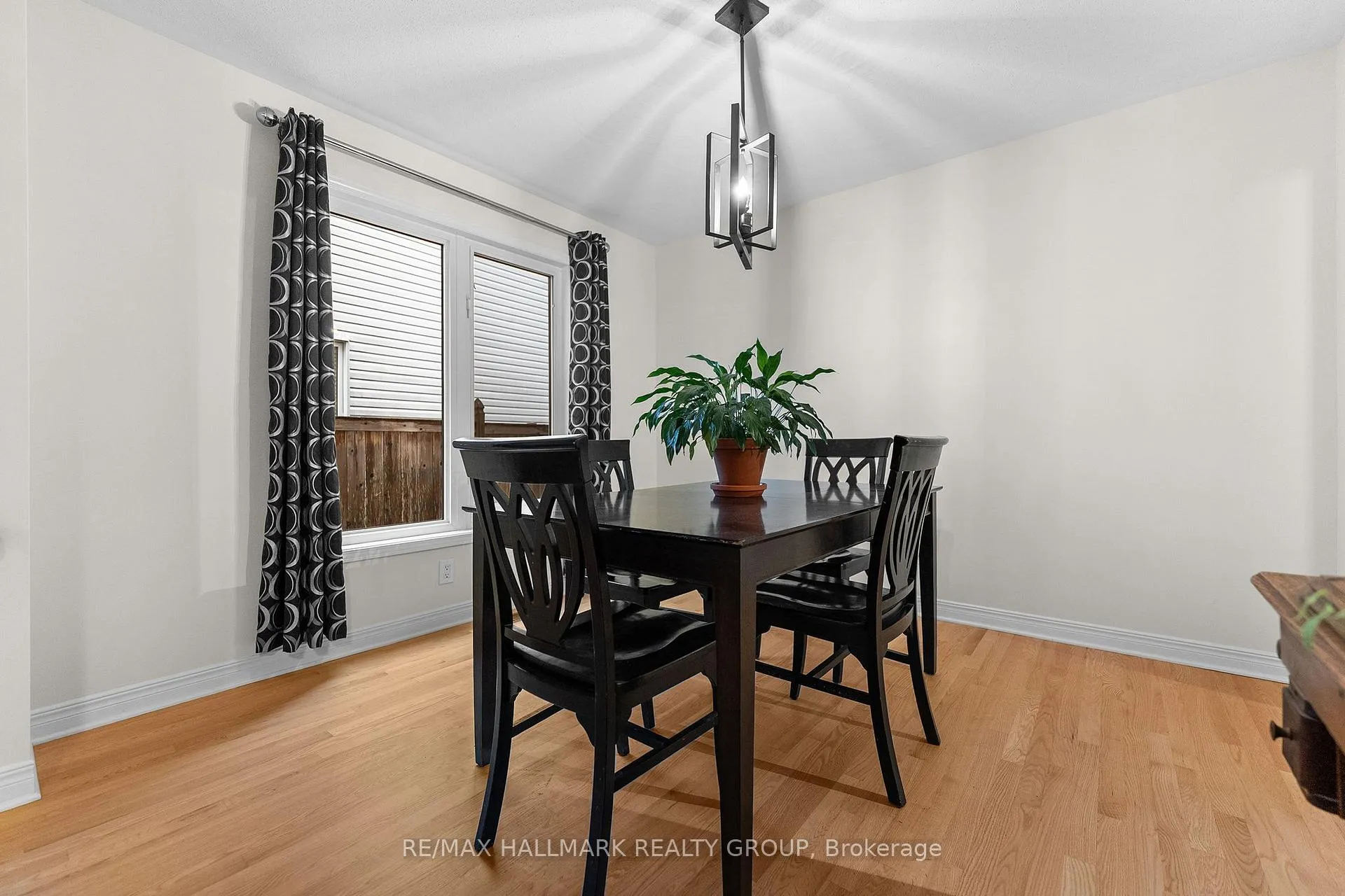 Photo 9 of 42 Nortoba Crescent, Ottawa, Kanata - Kanata Lakes/Heritage Hills — HOMEH