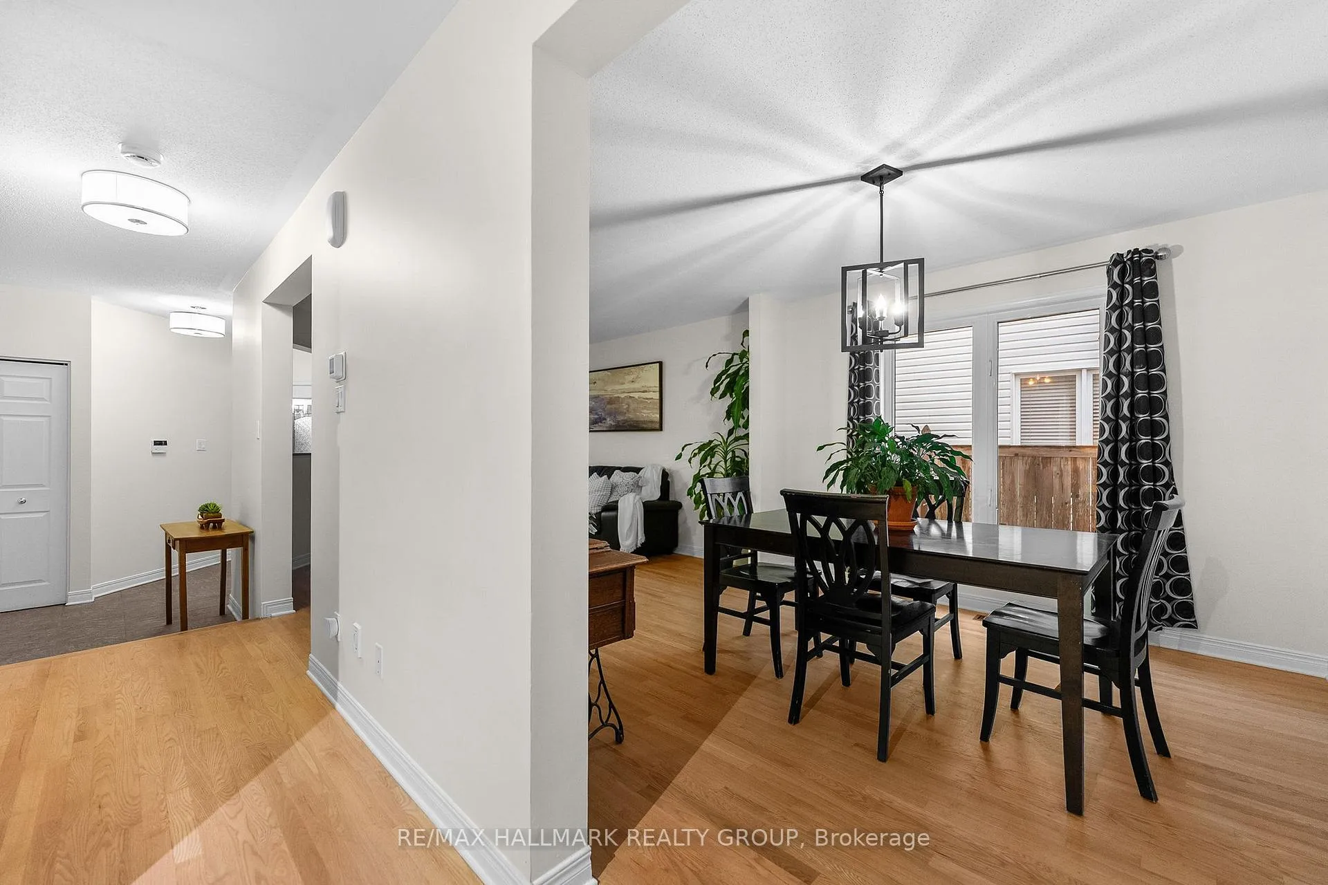 Photo 10 of 42 Nortoba Crescent, Ottawa, Kanata - Kanata Lakes/Heritage Hills — HOMEH