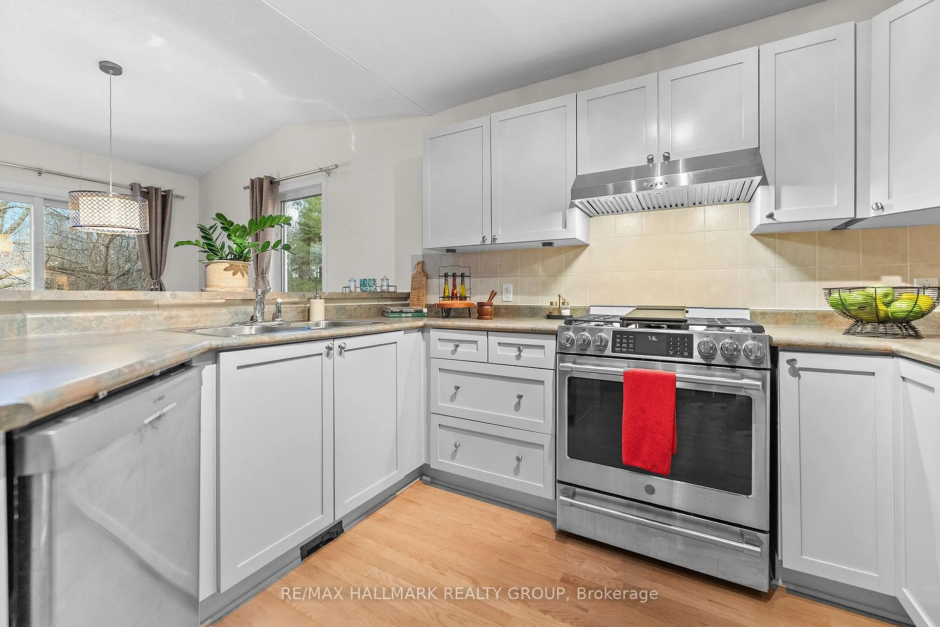 Photo 11 of 42 Nortoba Crescent, Ottawa, Kanata - Kanata Lakes/Heritage Hills — HOMEH
