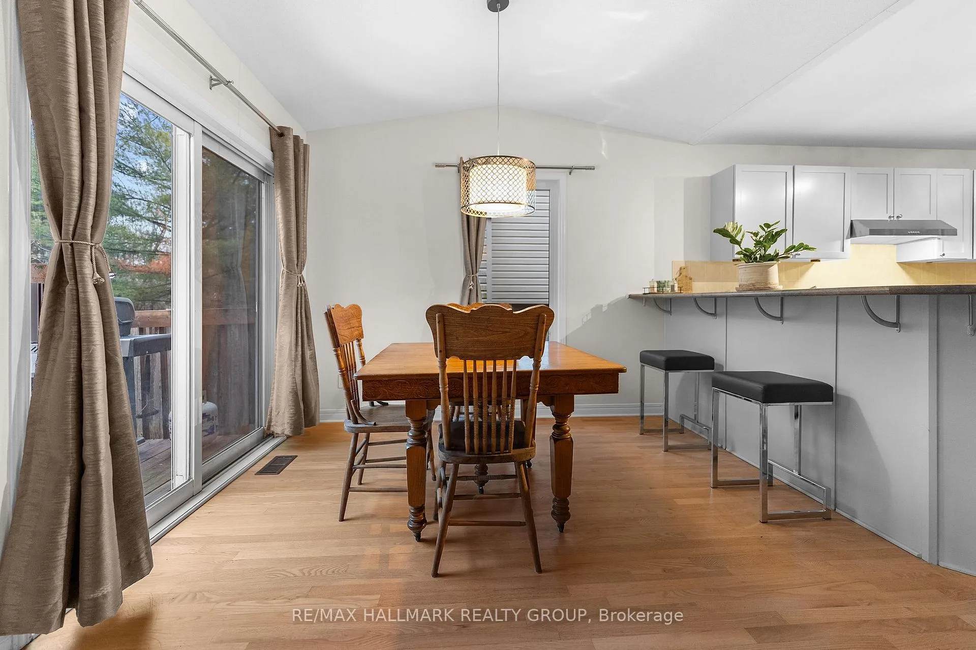Photo 16 of 42 Nortoba Crescent, Ottawa, Kanata - Kanata Lakes/Heritage Hills — HOMEH