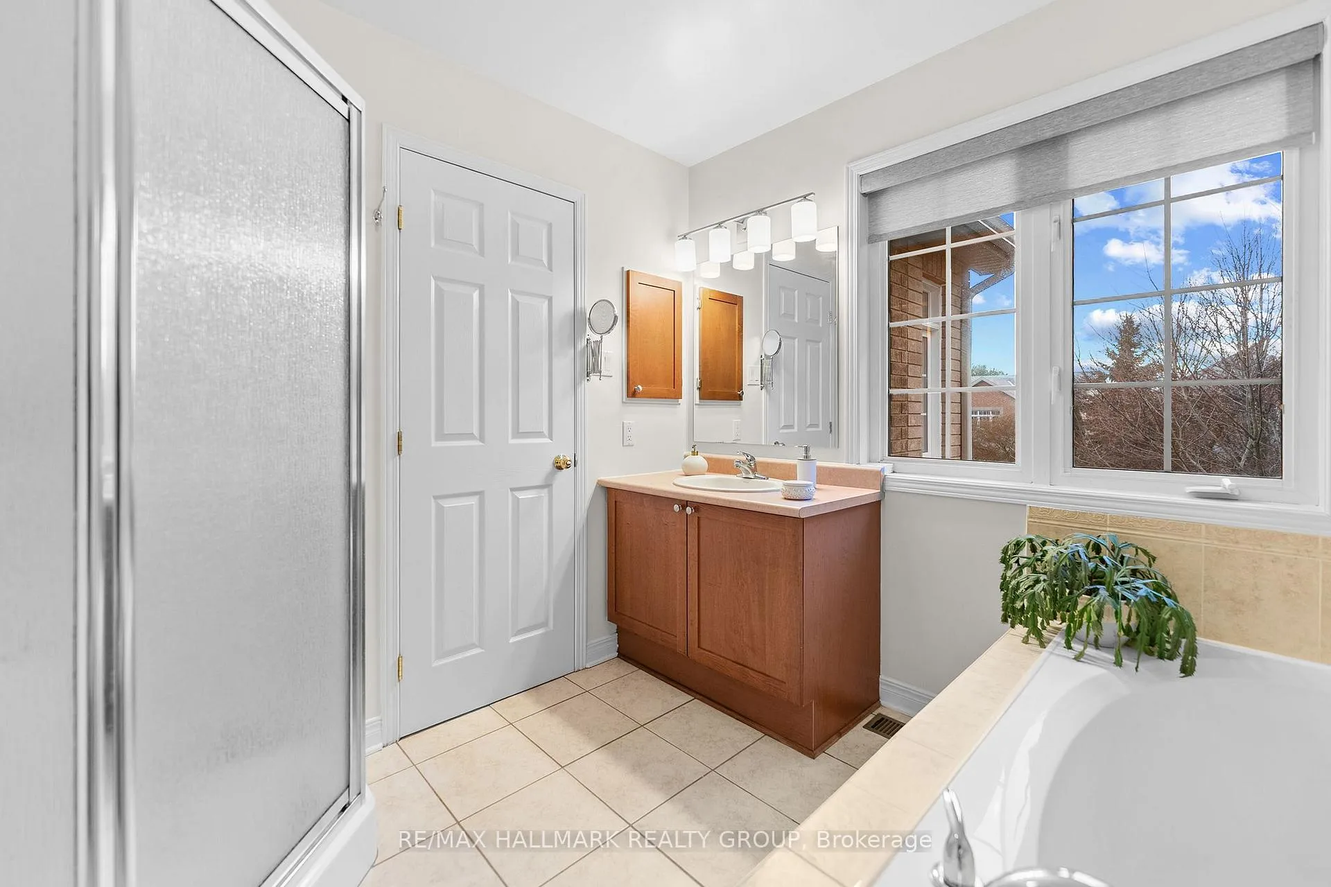 Photo 27 of 42 Nortoba Crescent, Ottawa, Kanata - Kanata Lakes/Heritage Hills — HOMEH
